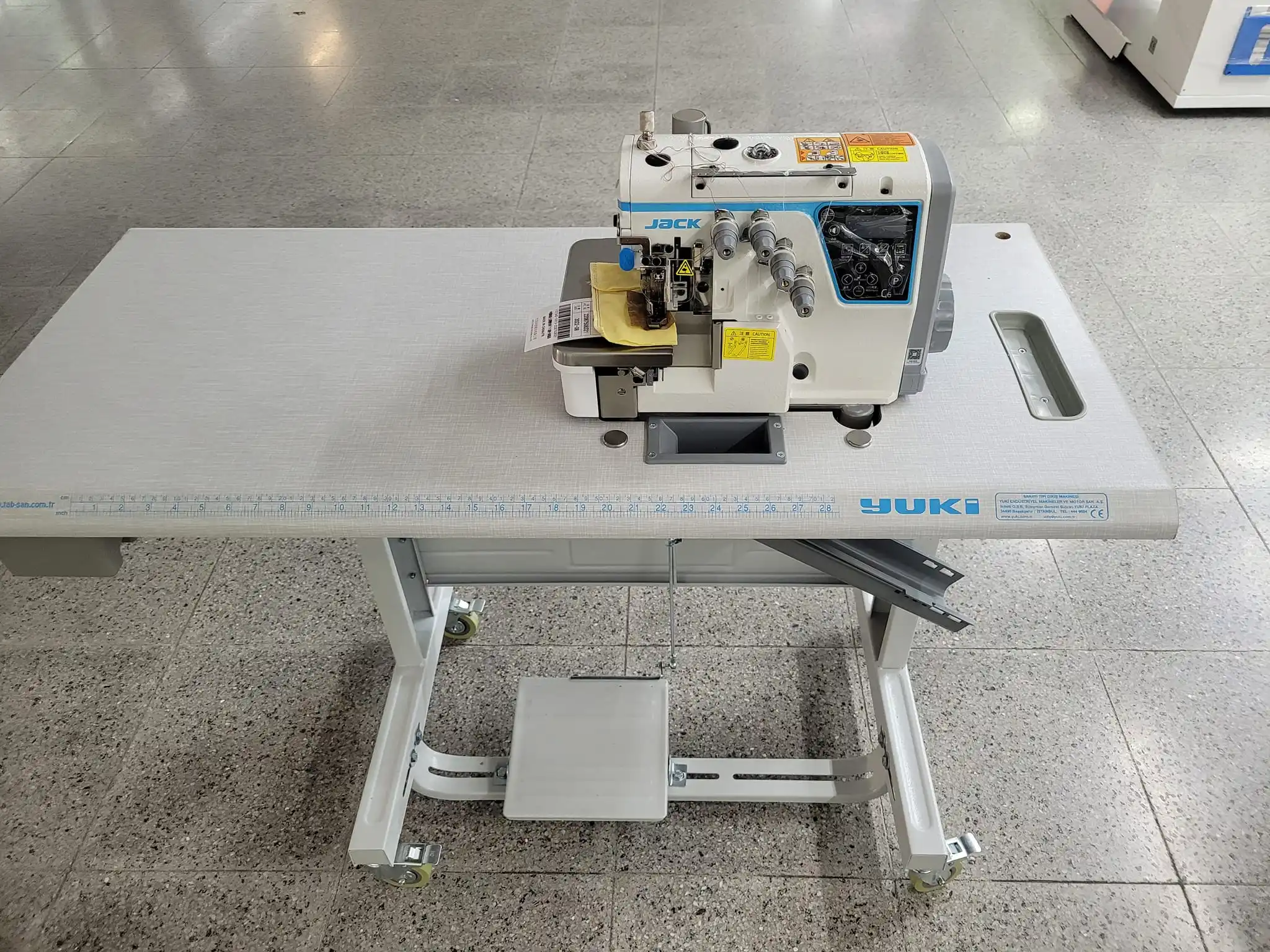 Brand new JACK C6 Four Thread Overlock Machine Serge Industrial Sewing Machine  on sale