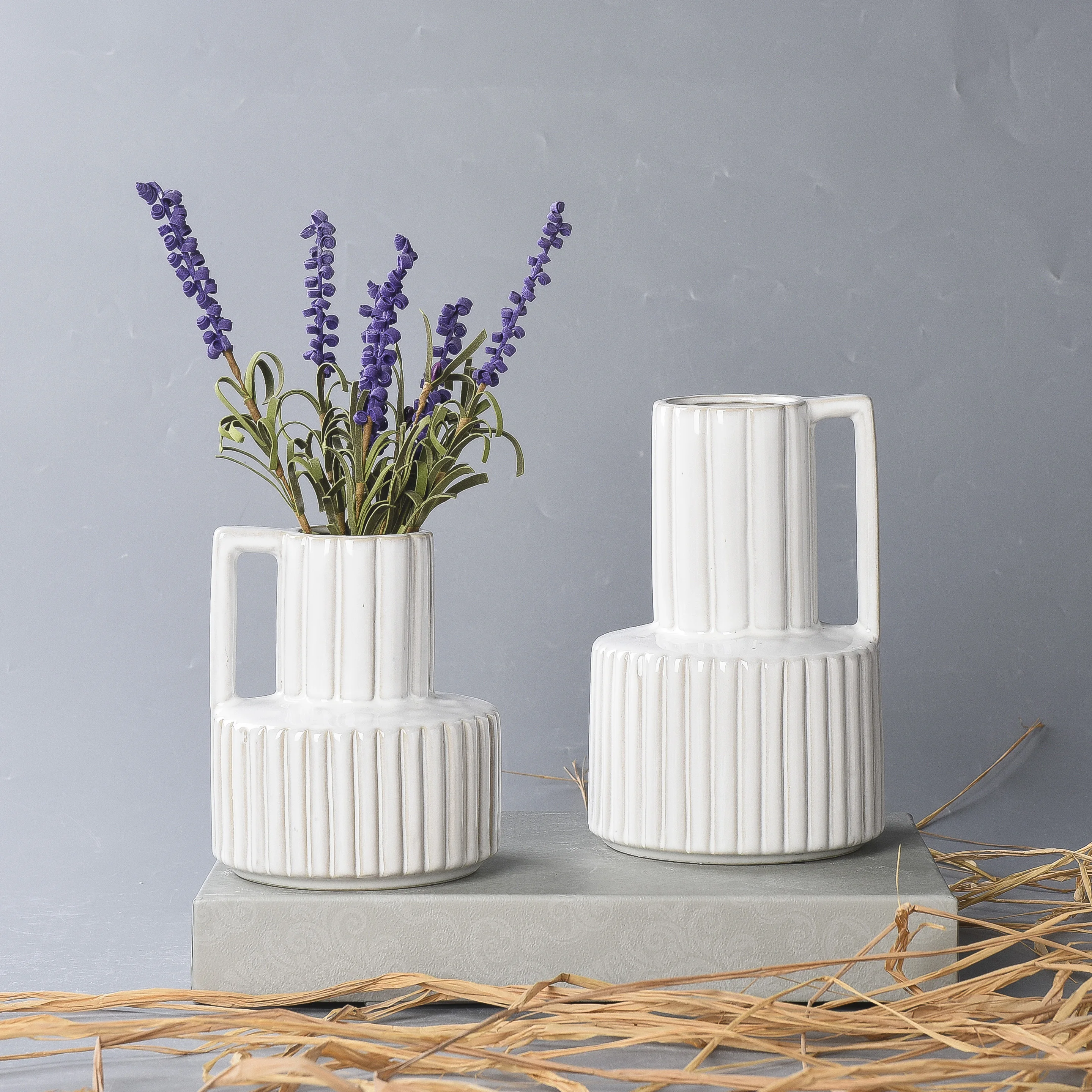 Modern Home Decor Ceramic Vase with Handle Luxury Small Glazed Vases for Dining Table Centerpiece for Weddings for Desktop