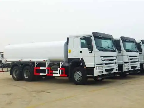 Sinotruk HOWO 4x2/6x4/8x4 Автоцистерна для воды 20 куб. М распылитель водяных грузовиков