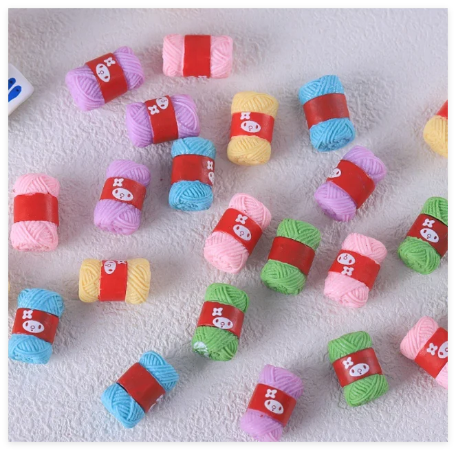 Игрушки для кукольного домика