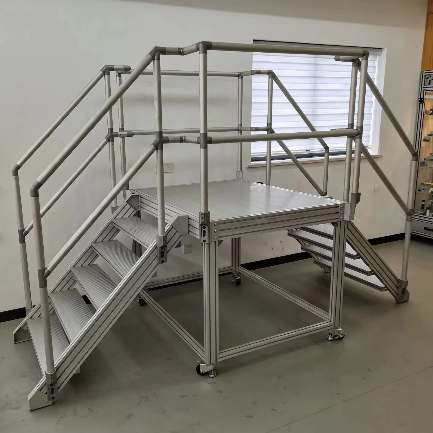 Aluminum Alloy Safety Rolling Mobile Aluminum Working Maintenance Platform Step Ladder With Handrails for Warehouse
