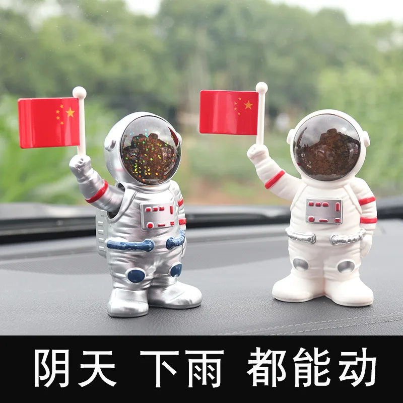 Linda Solar powered car mounted astronaut ornament swinging car accessories creative astronaut interior decoration