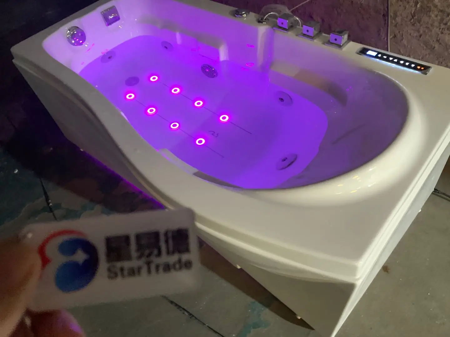 1700mm 1 person jetted acrylic bath tub indoor with led light