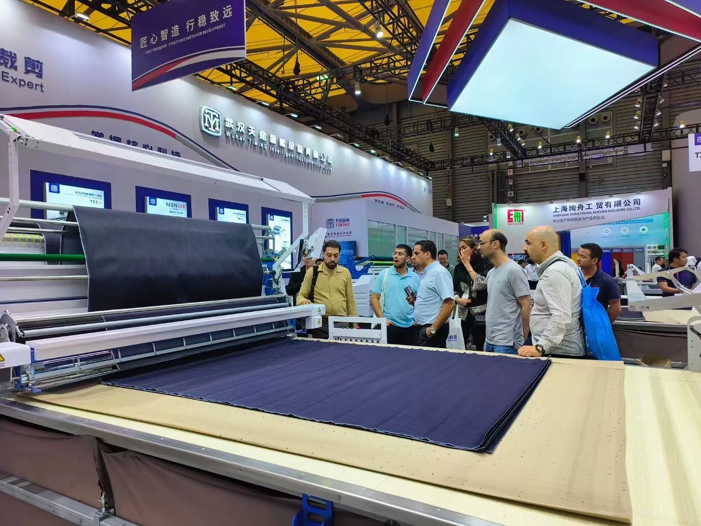 China factory cost-effect fully automatic spreader denim cotton woven fabric spreading machine