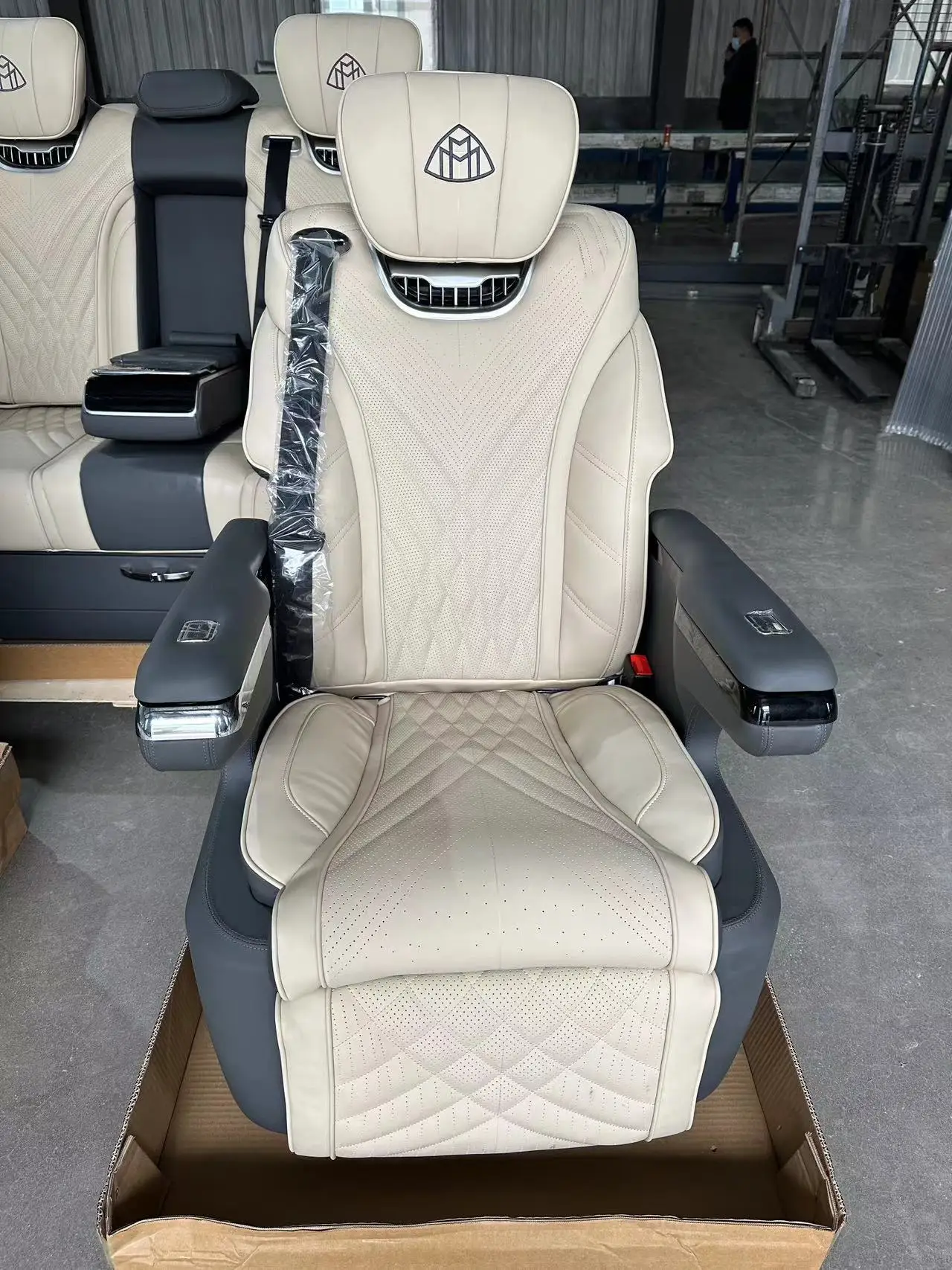 Luxury VIP Sofa Seat for  Alphard Sprinter Vito RV Motorhome Bus Van Made of PU Leather and PVC Material