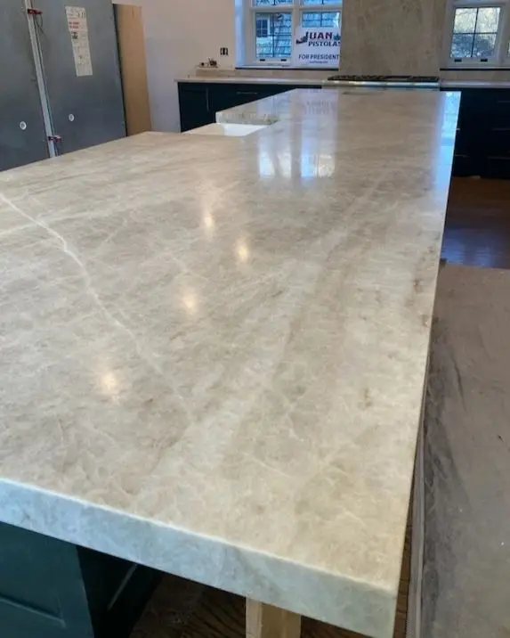 High Quality Island Design Natural Stone Slabs Beige Taj Mahal Quartzite Slabs for Countertops and Tile