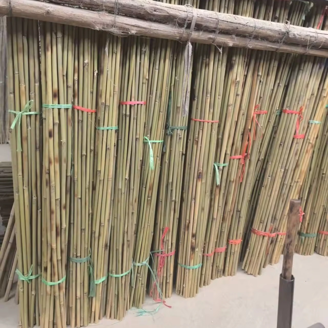 Оптовая Продажа Натуральная сухая прямая НЕОБРАБОТАННАЯ бамбуковая растительная поддержка