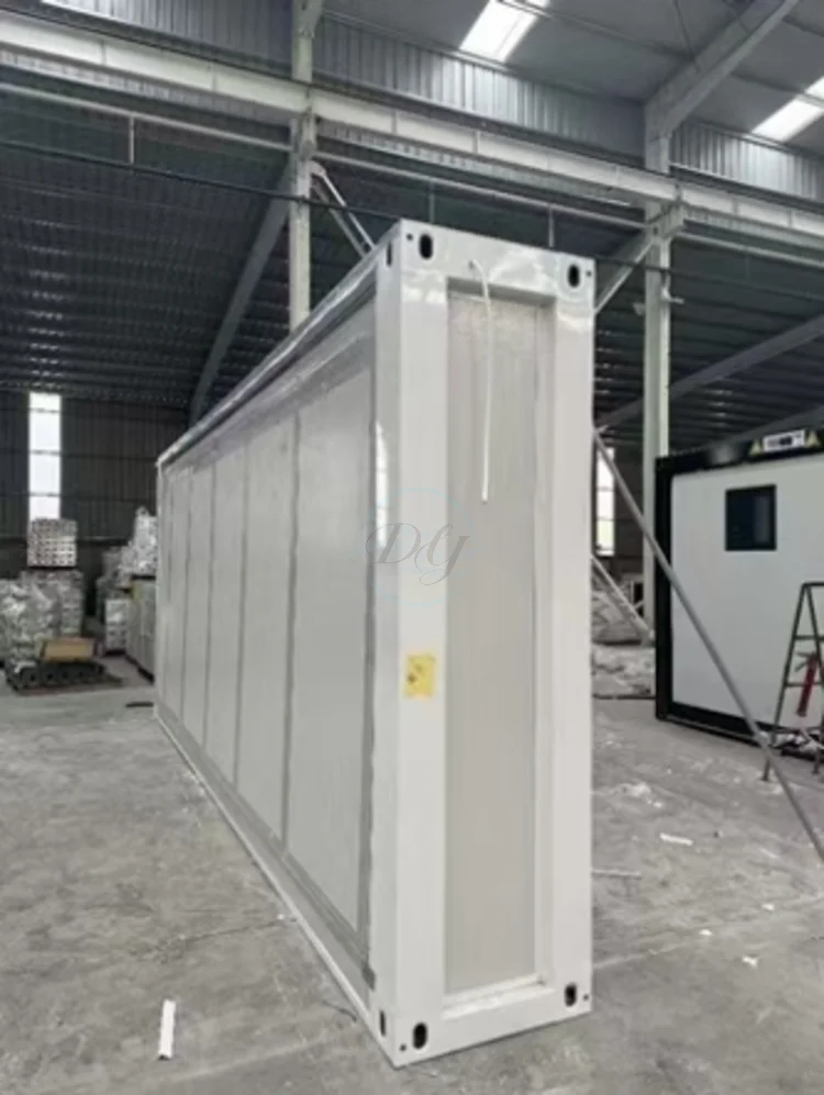 Spot prefabricated house with three rooms for family living room, small house, expandable container house