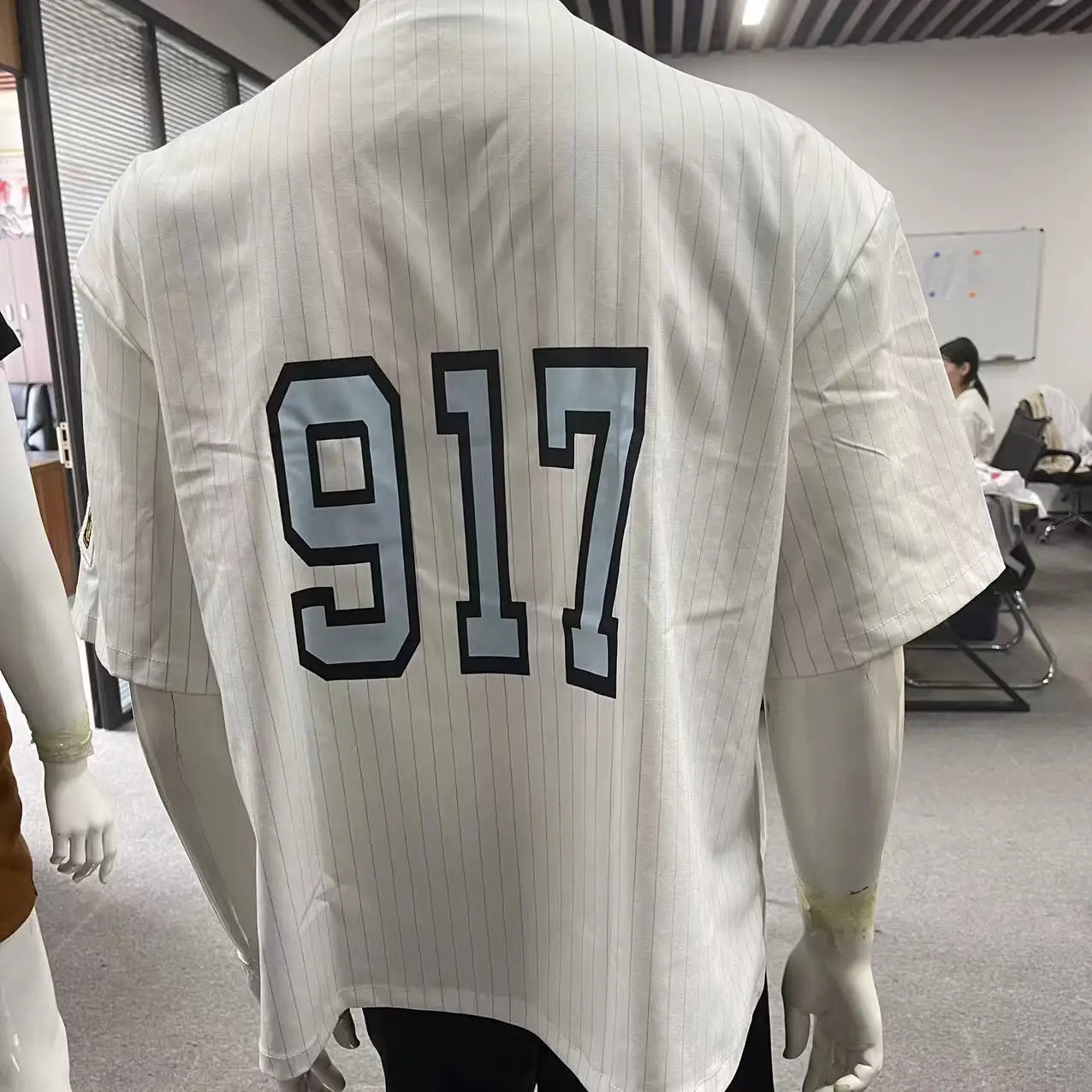 High quality applique screen printing shirts Striped smooth fabric shirts V-neck button Placket shirts