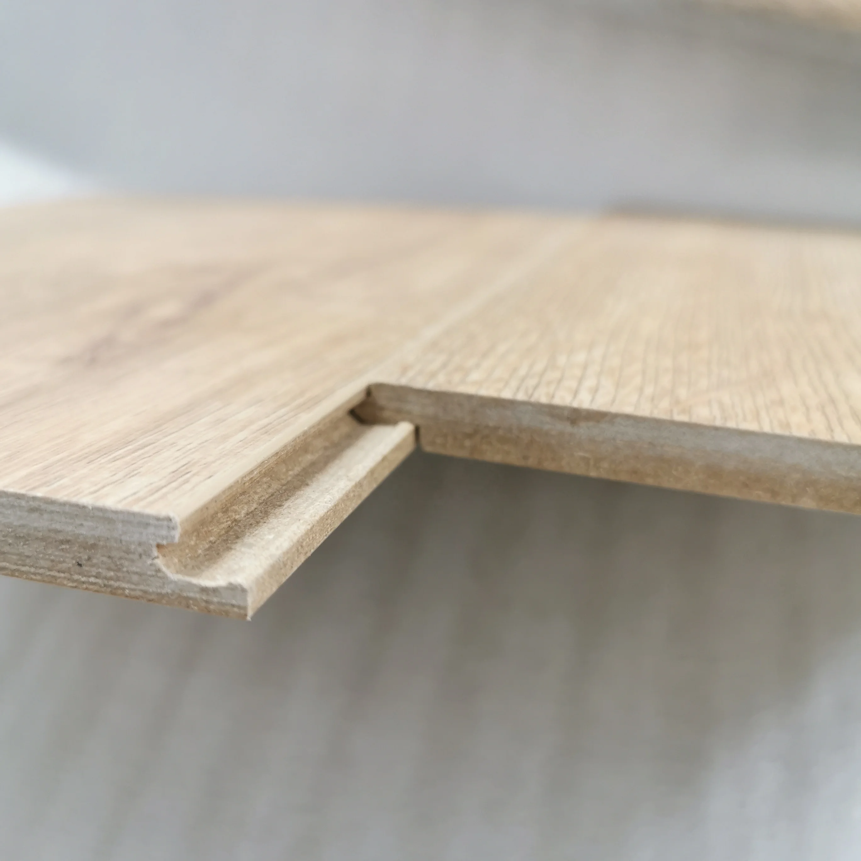 MgO Waterproof and a Grade Fireproof Anti Scratch Environmental Friendly Laminate Flooring