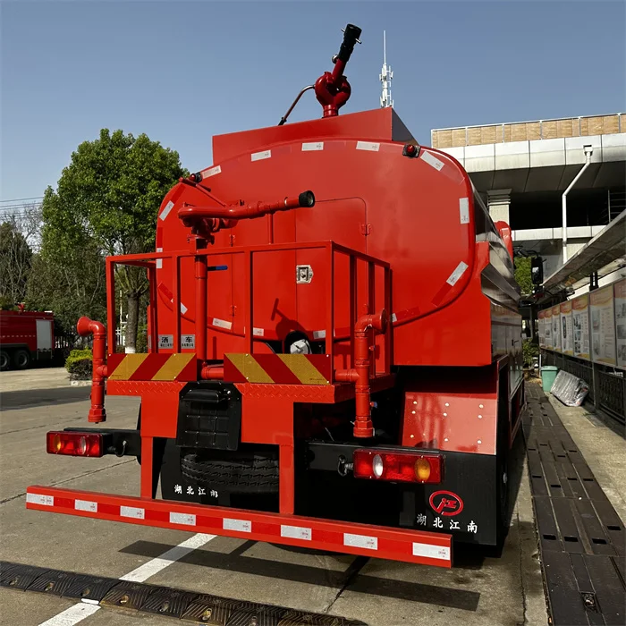 New Diesel Fire Truck 4x2 Manual Transmission Rescues and Pumper Tanker Types