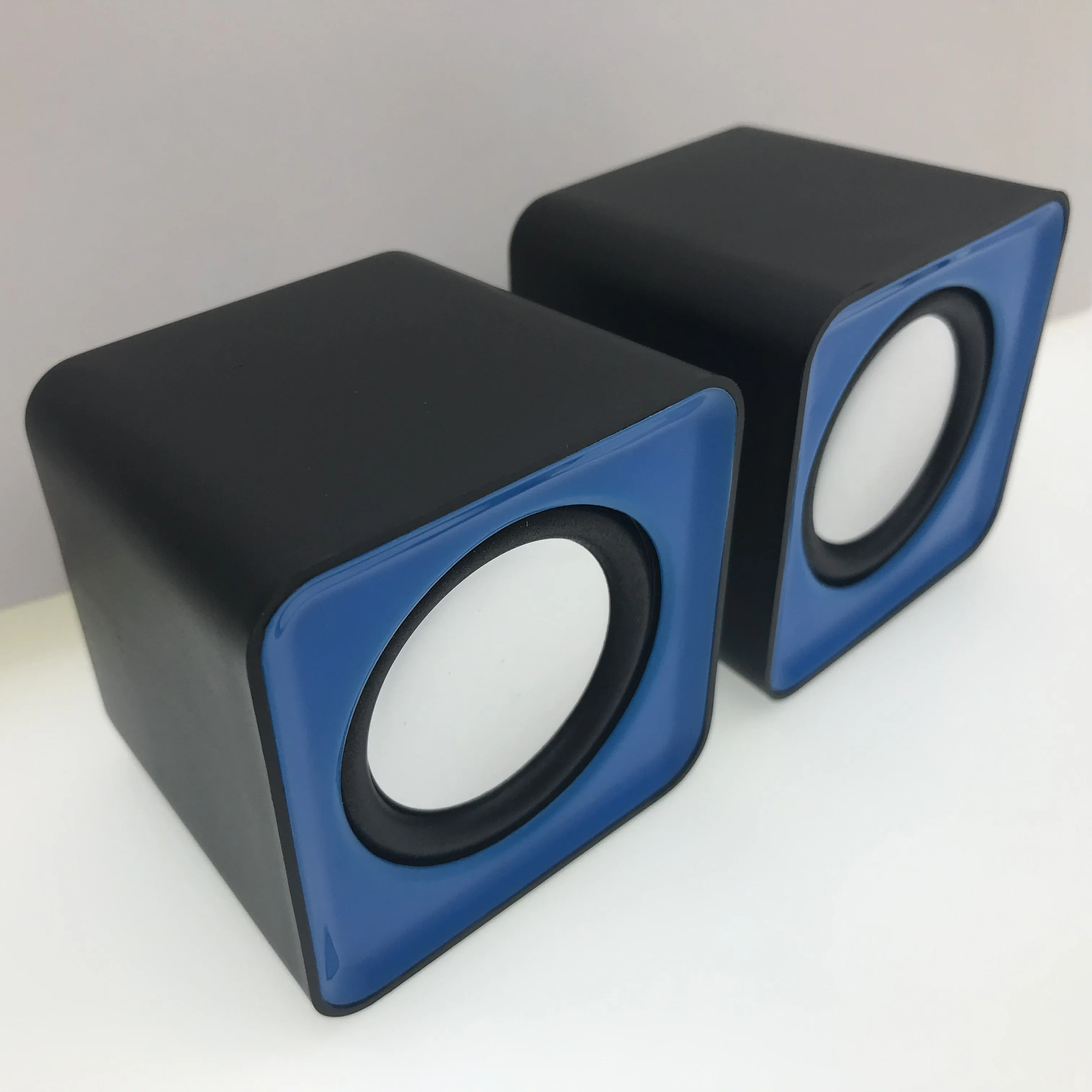 pc computer desktop office promotion gift 2.0 cheap USB active in bulk subwoofer trolley mini home theater portable car speaker