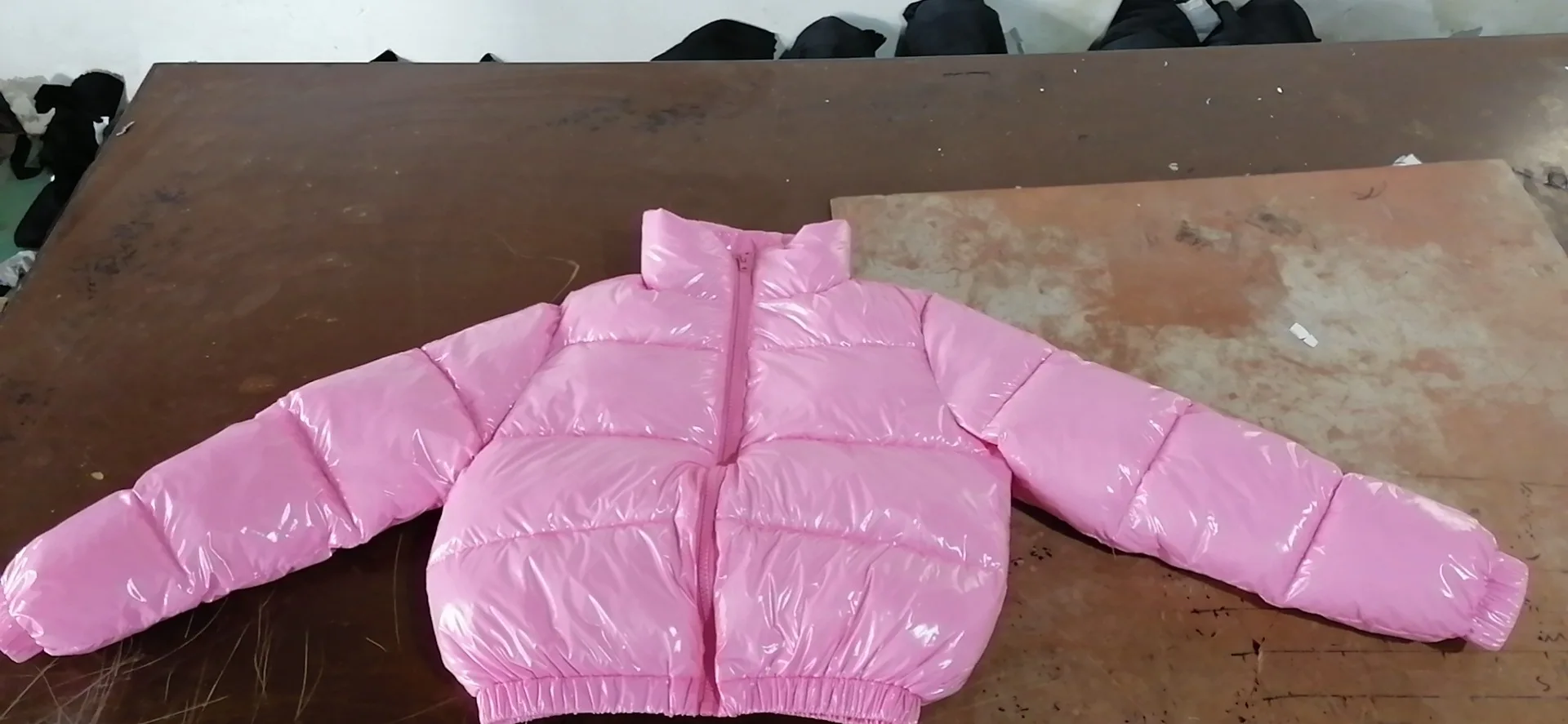  2021 winter women clothing hot selling zipper Thick Leather Puffed bubble jacket ladies Down