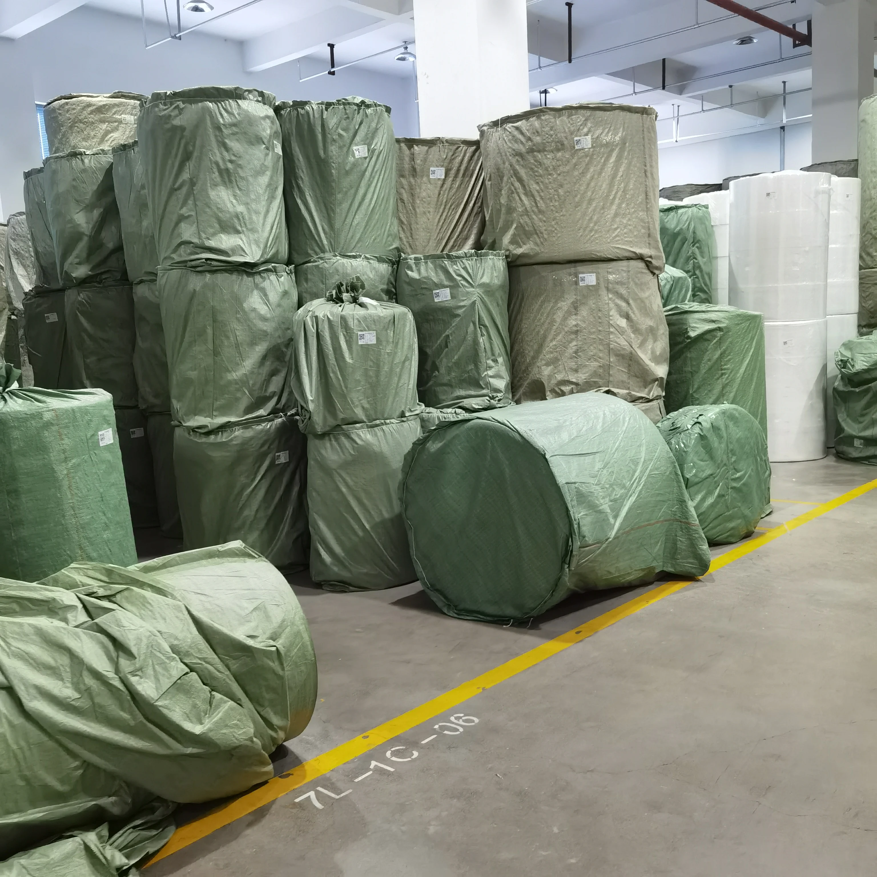 Spunlace Non Woven PP Polyethylene Viscose PET Parallel Cross Emboss Spunlace Nonwoven  Fabric Factory  for Personal Care