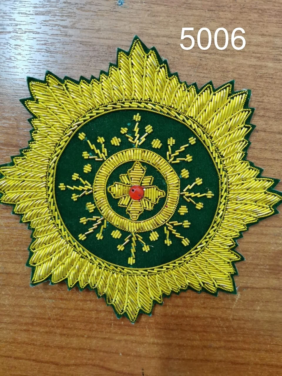 Оптовая продажа вышитые значки ручной работы из прочной ткани качественные дизайнерские аксессуары для униформы