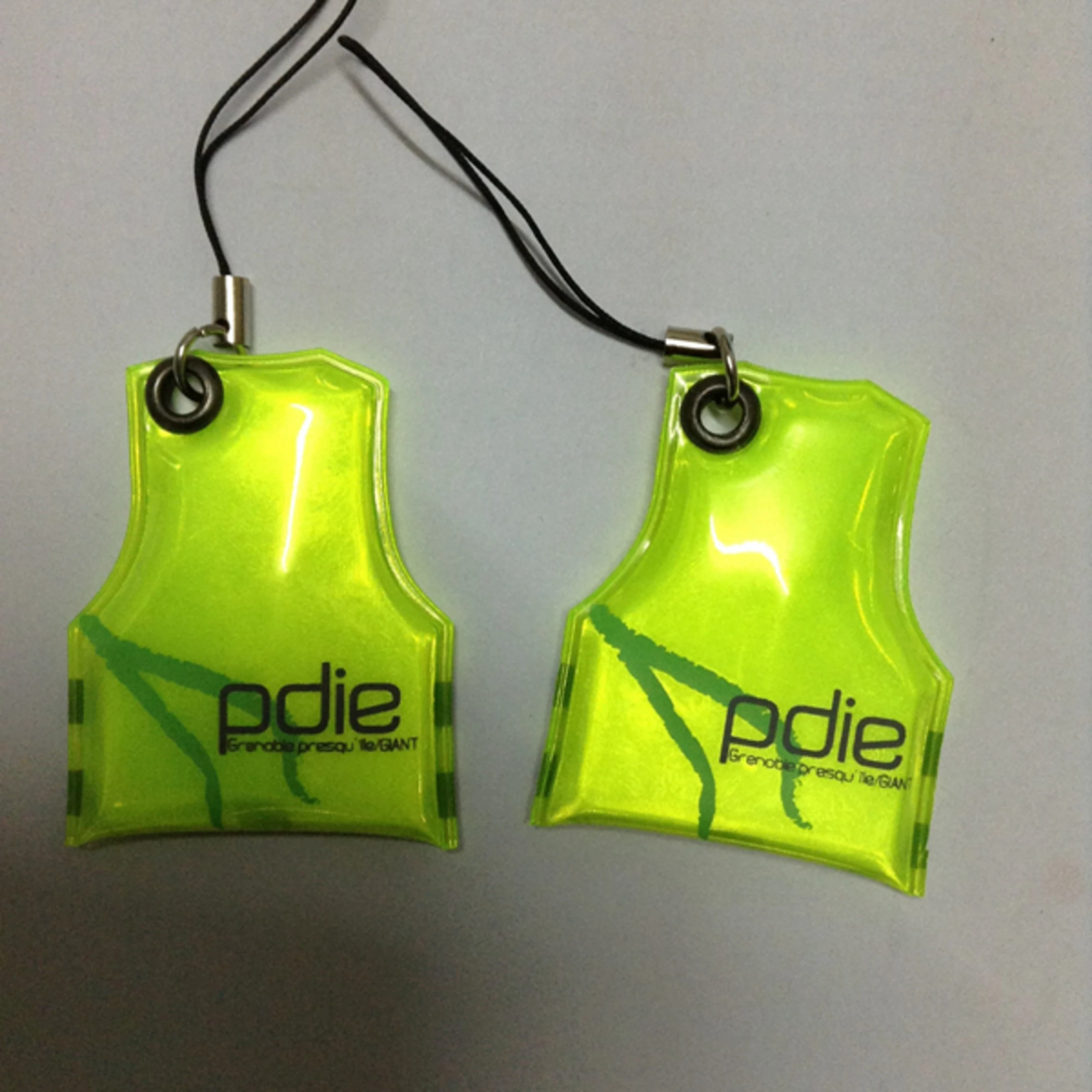 Customized light keychain promotional LED PVC keyrings cheap rubber keychain LED reflective key chain