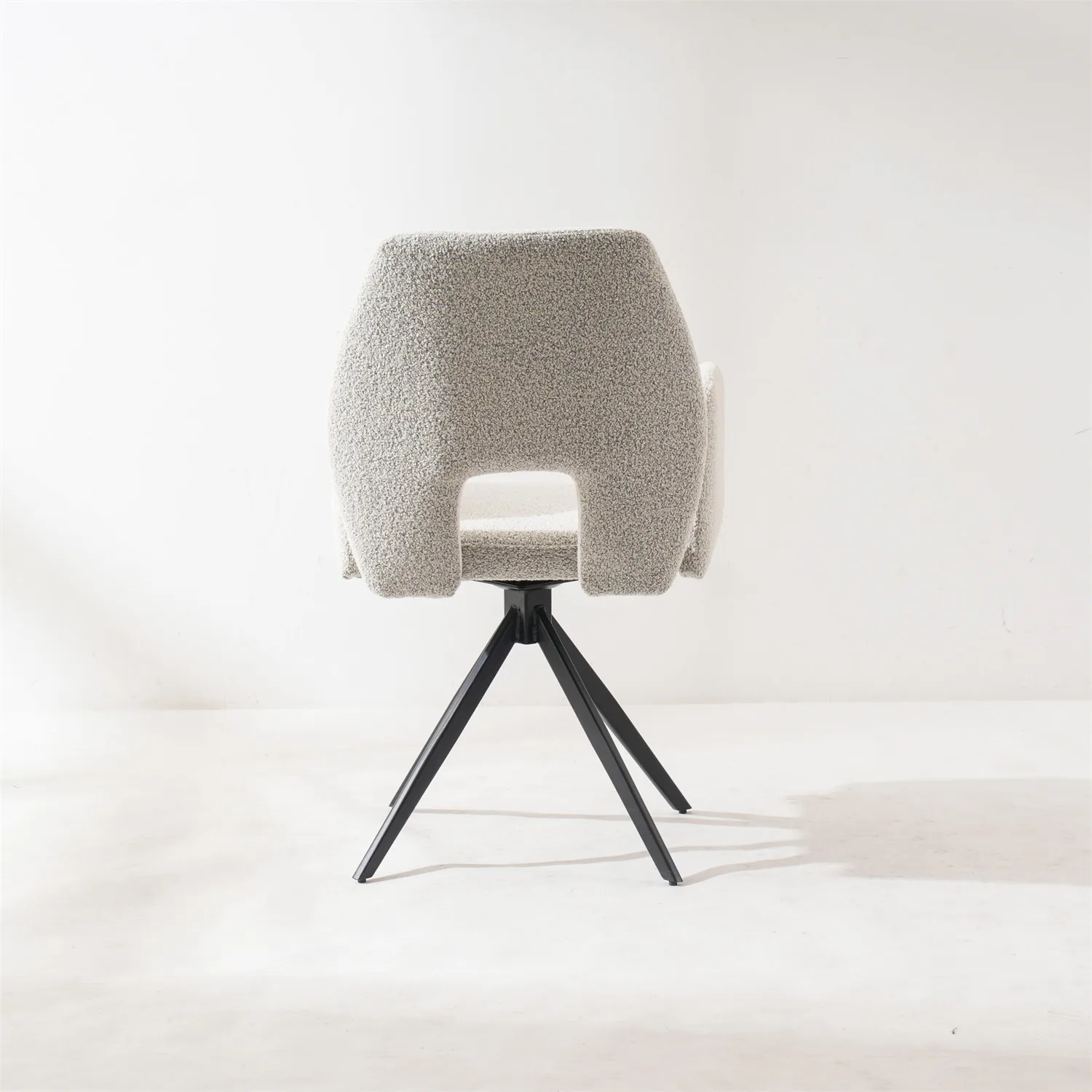 Wholesale Bazhou Factory Furniture Comfortable Upholstered Fabric White Lamb Wool Boucle Swivel Rotating Dining Chair