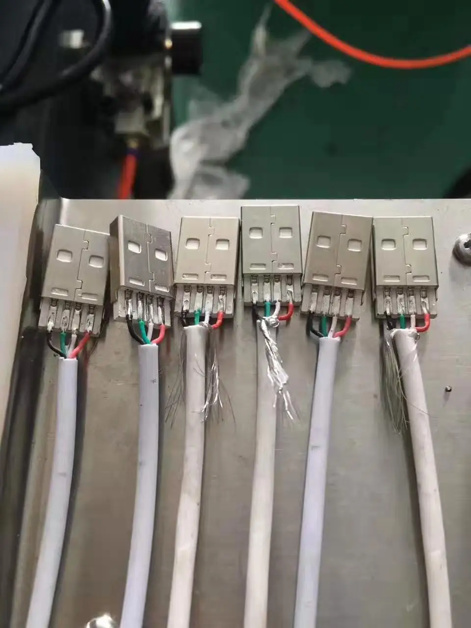 USB charging cable soldering machine USB wire connector soldering automatic factory producing data cable machine
