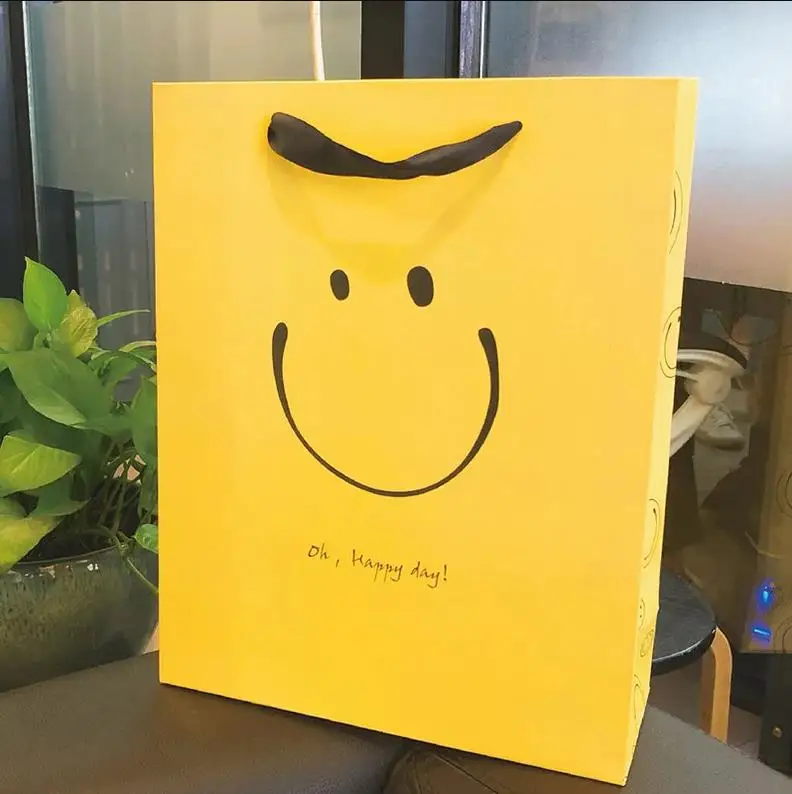 Cute Paper Bags With Your Own Logo Yellow Smiling Face Luxury Shopping Gift Paper Bags For Shoe Clothing Packaging