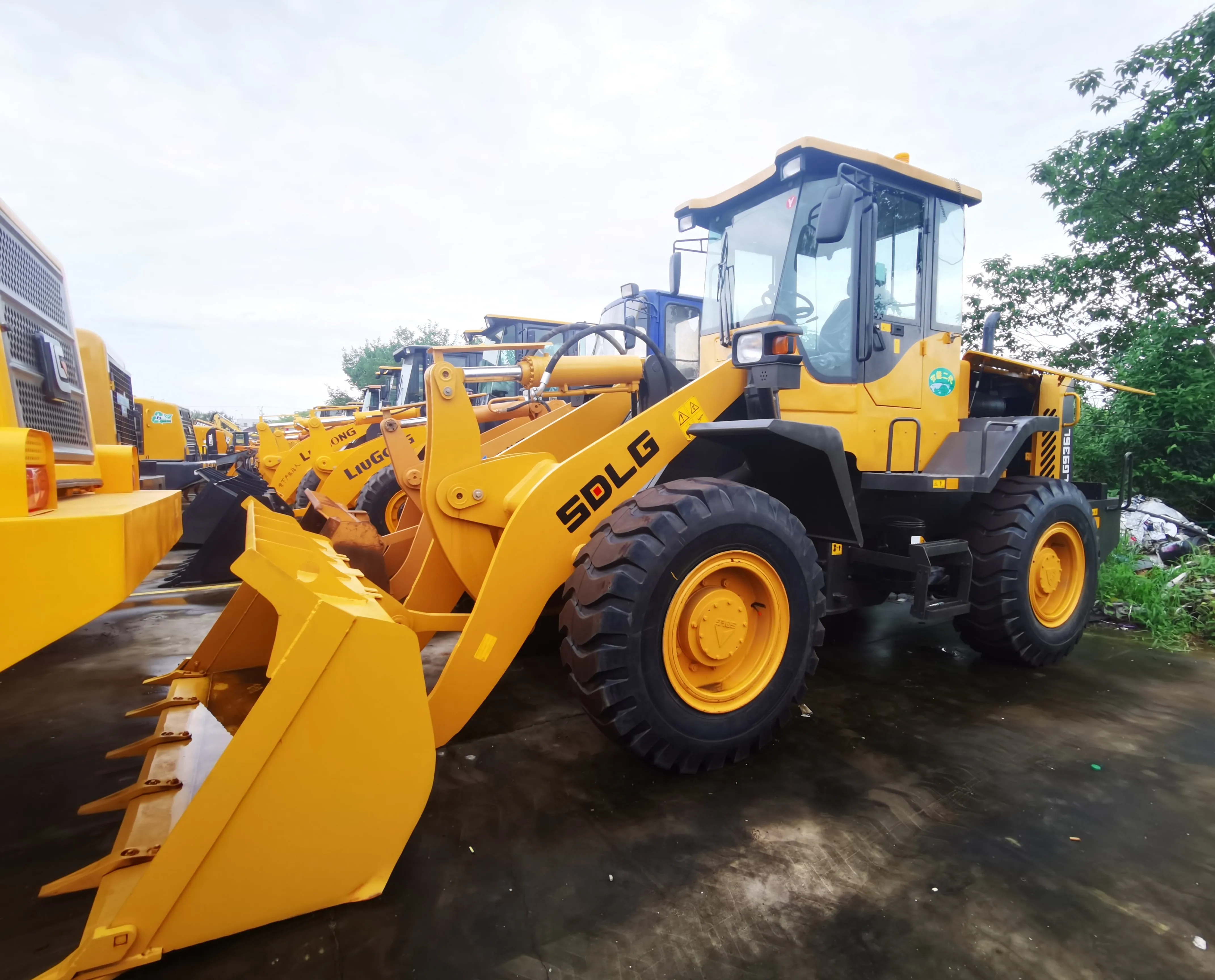 Good condition Used LG936L 3Ton Front Wheel Loader Short Usage 92kw Yuchai Engine farm use powerful backhoe loader cheap sale