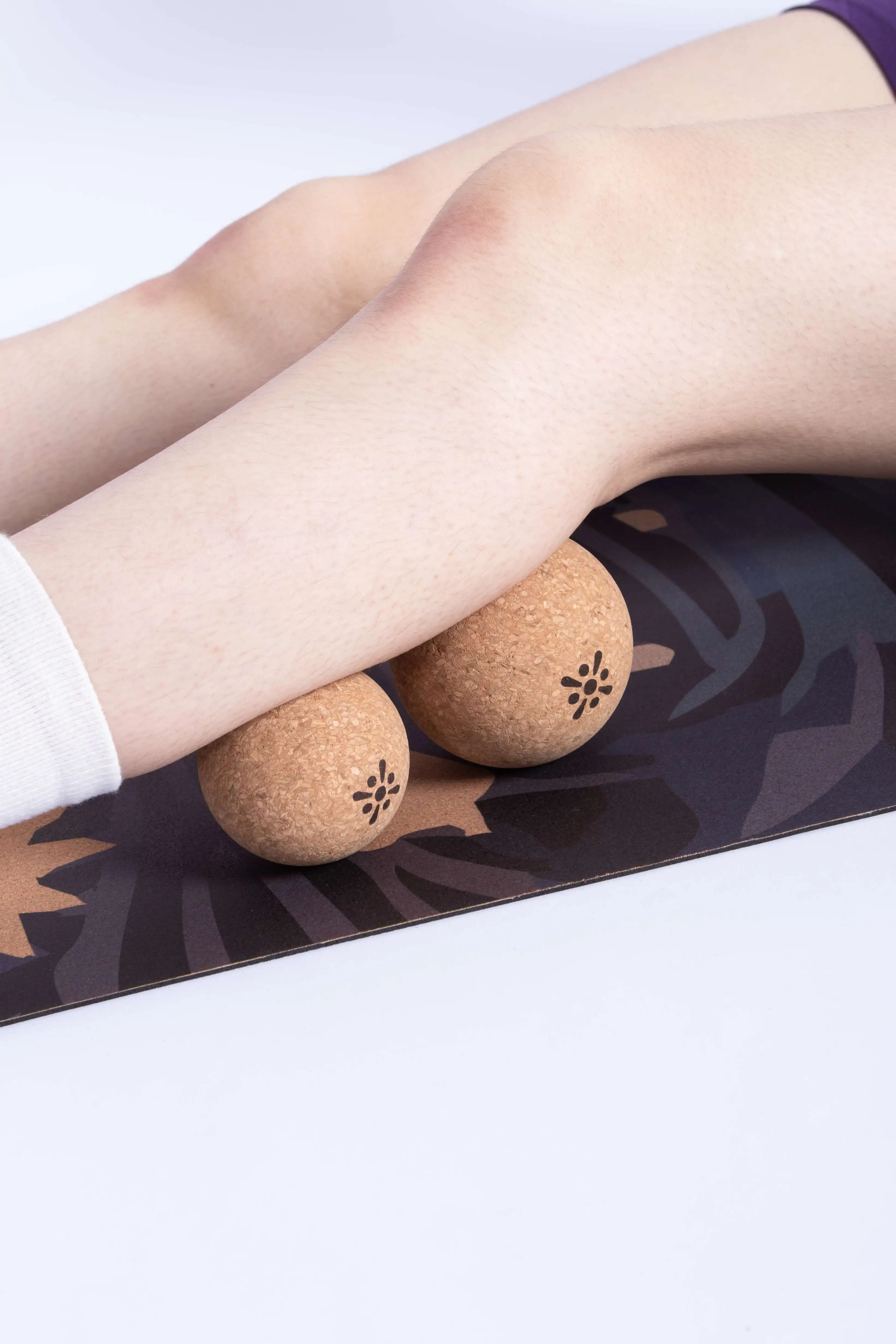 Wholesale Custom High Density 66/80mm Pilates Yoga Cork Ball Relieve Muscle Soreness Natural Wooded Cork Massage Ball with Logo