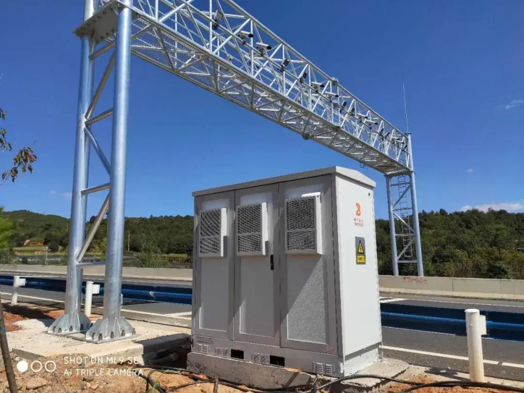 Single Phase White Colour IP43 Hybrid Solar 1KVA-20KVA Light Online Outdoor UPS Power Supply System For Outdoor Use