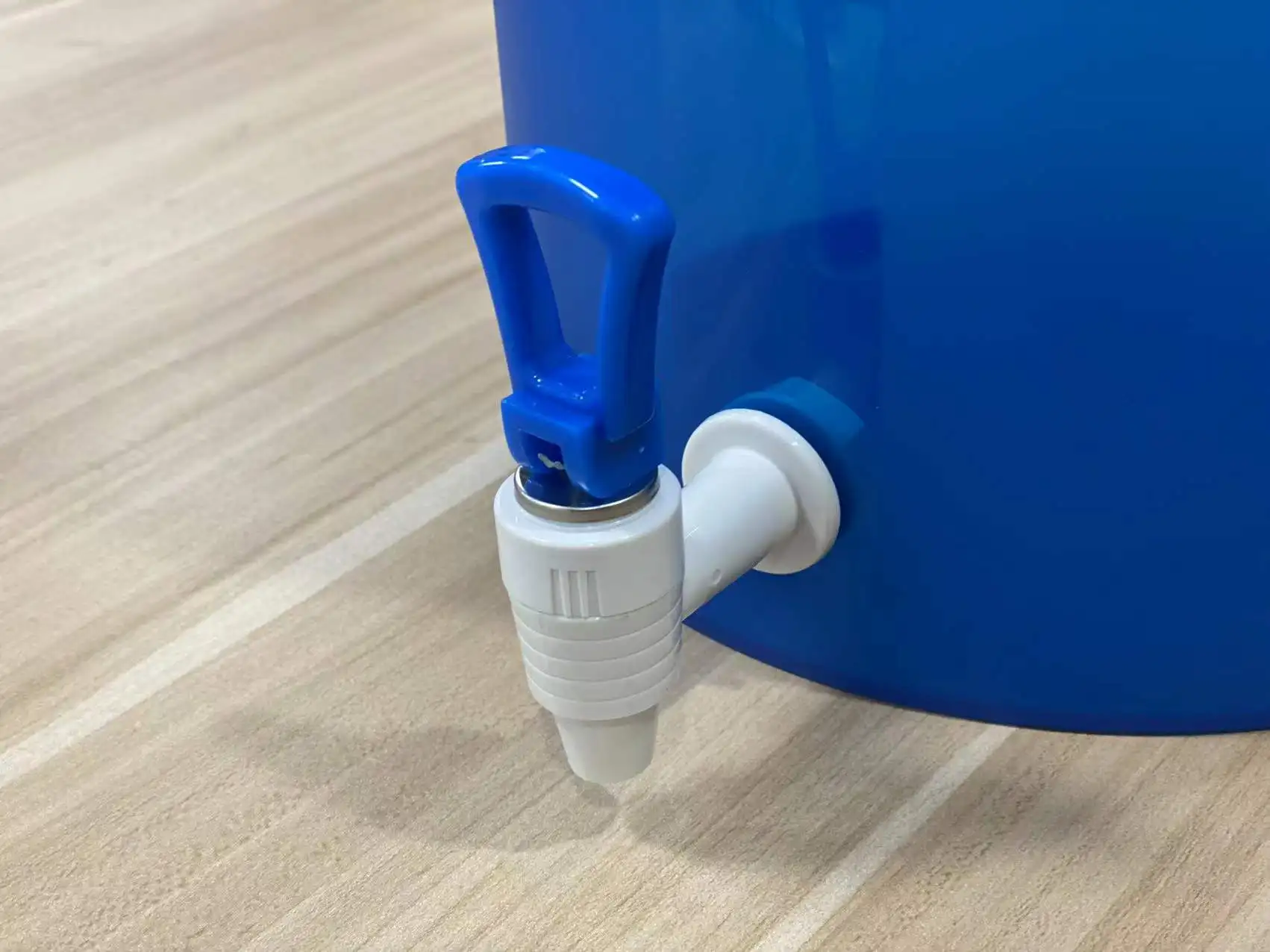 BIG BLUE Mineral drinking water pot of 20 liters capacity with 2 ceramic carbon rod composite filter elements