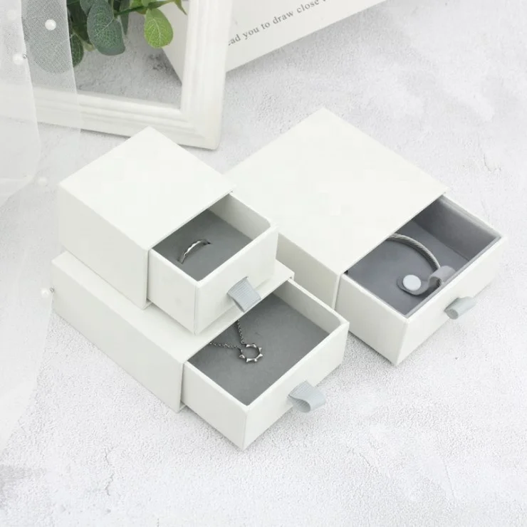 
Small Business Pull Out White Necklace Jewelry Box 