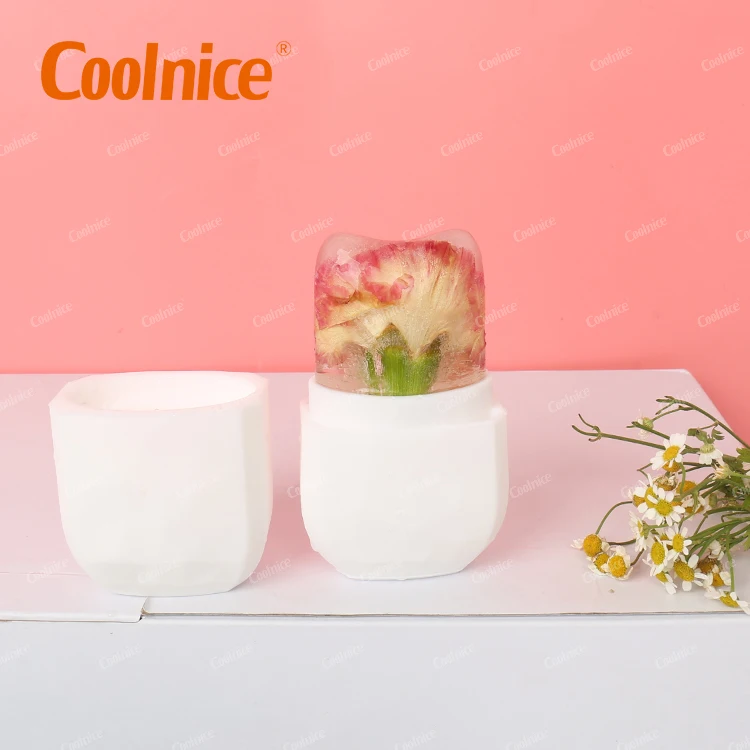 Lift And Tighten Skin Silicone Contour Roll Massage Facial Ice Globe Face Roller Reusable Ice Cubes