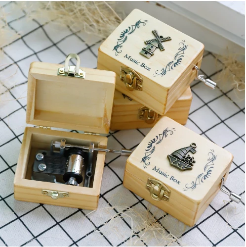 The wood-metal animal style music box hand cranked pelicate metal music box of city of sky