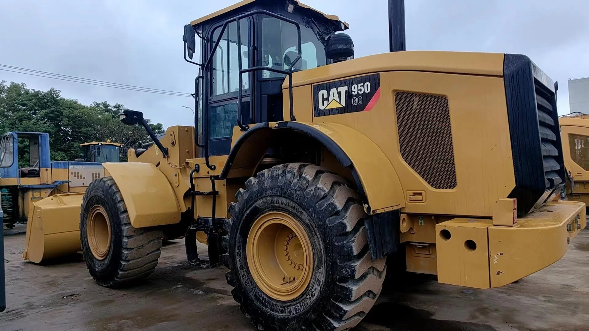 Высокопроизводительный подержанный колесный погрузчик Cat 950gc для продажи в городе Хефей экскаватор
