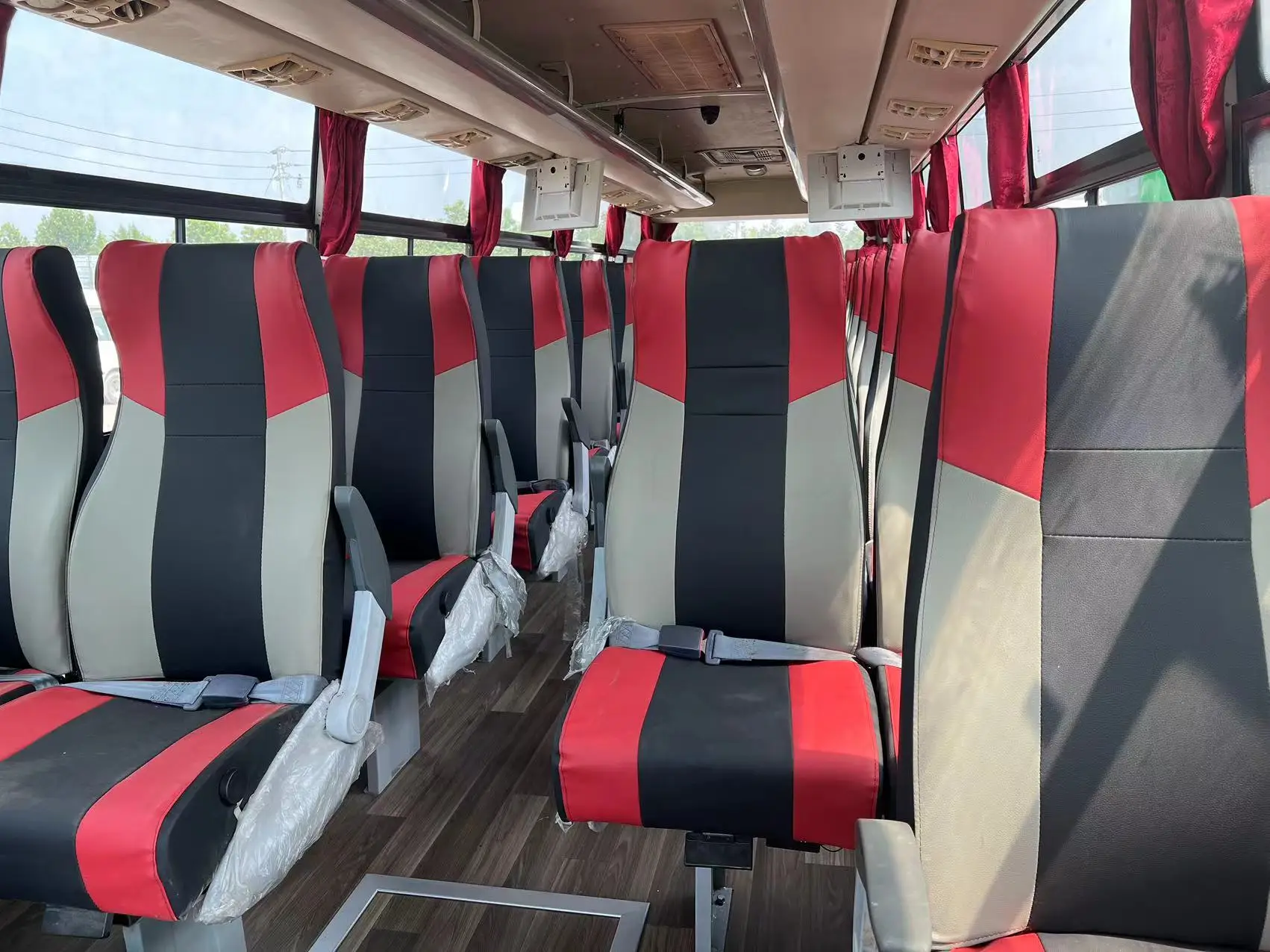 Hot sale low price RHD 35 seater bus sale passenger bus city buses in stock