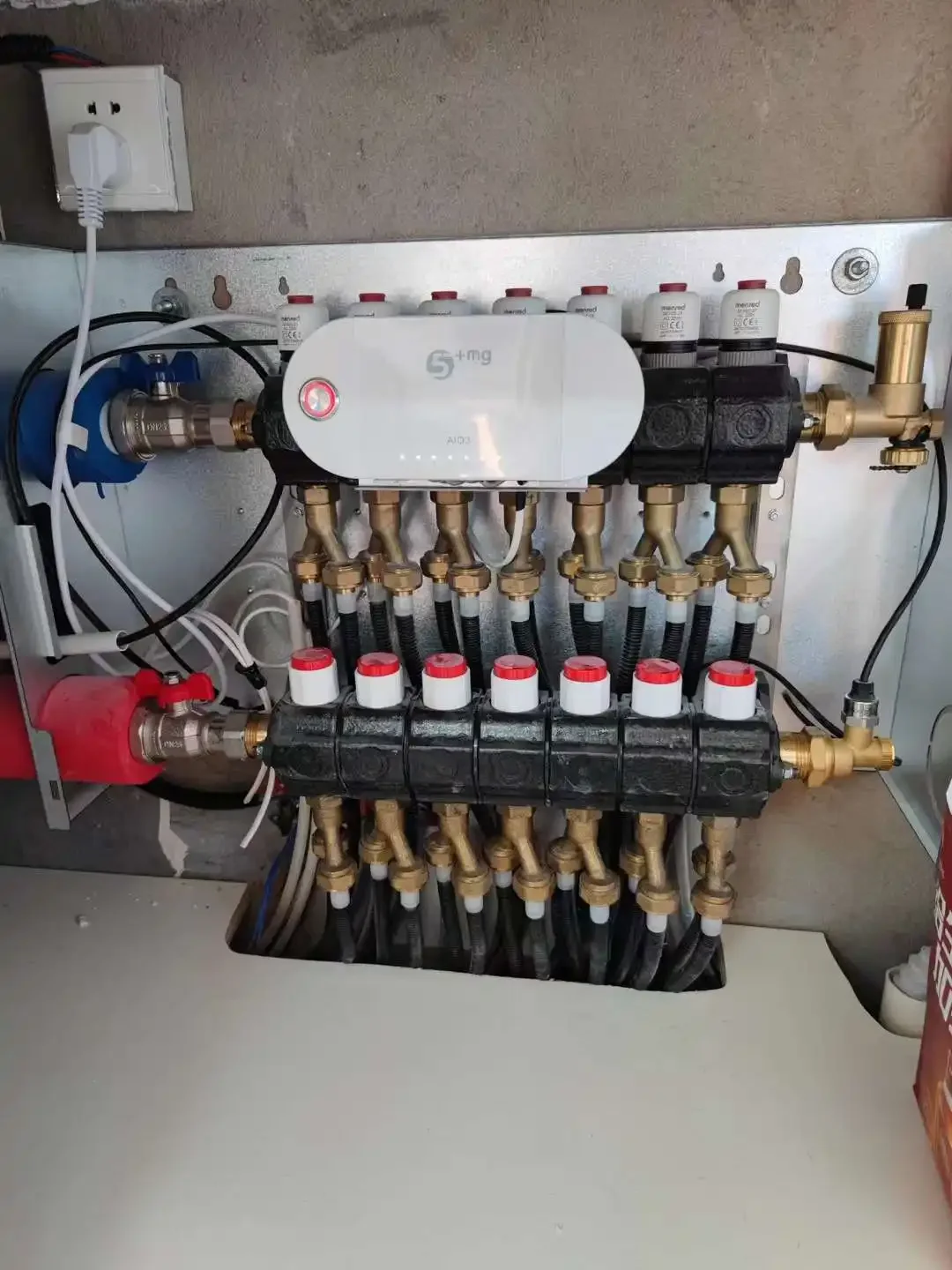 Menred Underfloor Floor Heating System Radiant Heating Manifold Cabinet