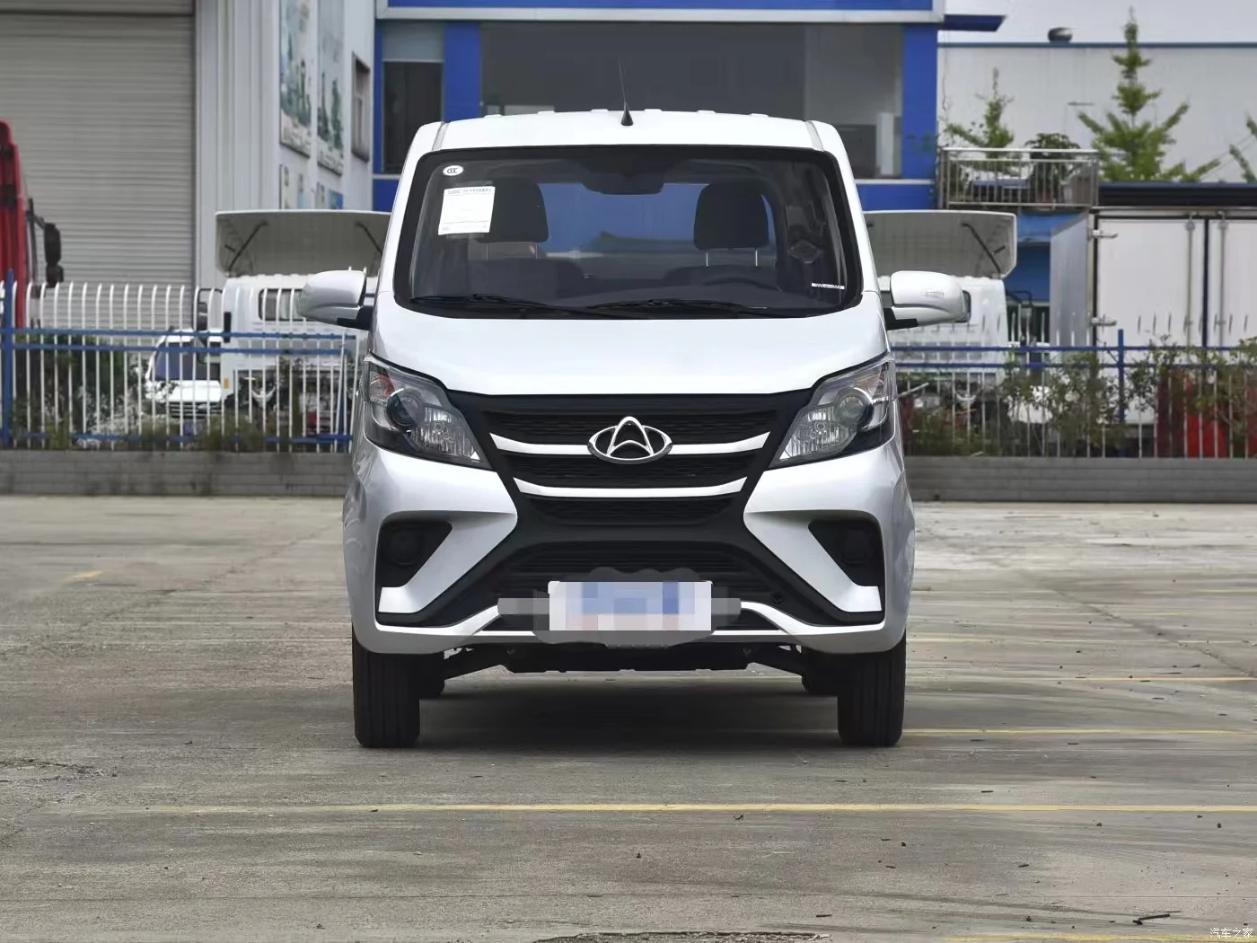 Распродажа минивэн Changan 2023 2 сиденья и 7 мест нагрузка тонны