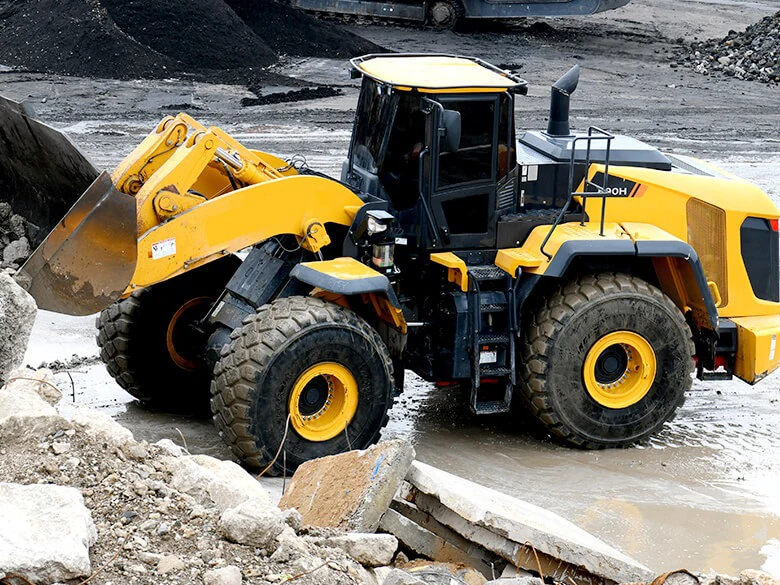 Фабрика продает погрузчик Yfl1500 в Китае (стандарты Ce Zl-926 1 5 тонн Колесный с шарнирно-сочленённой рамой