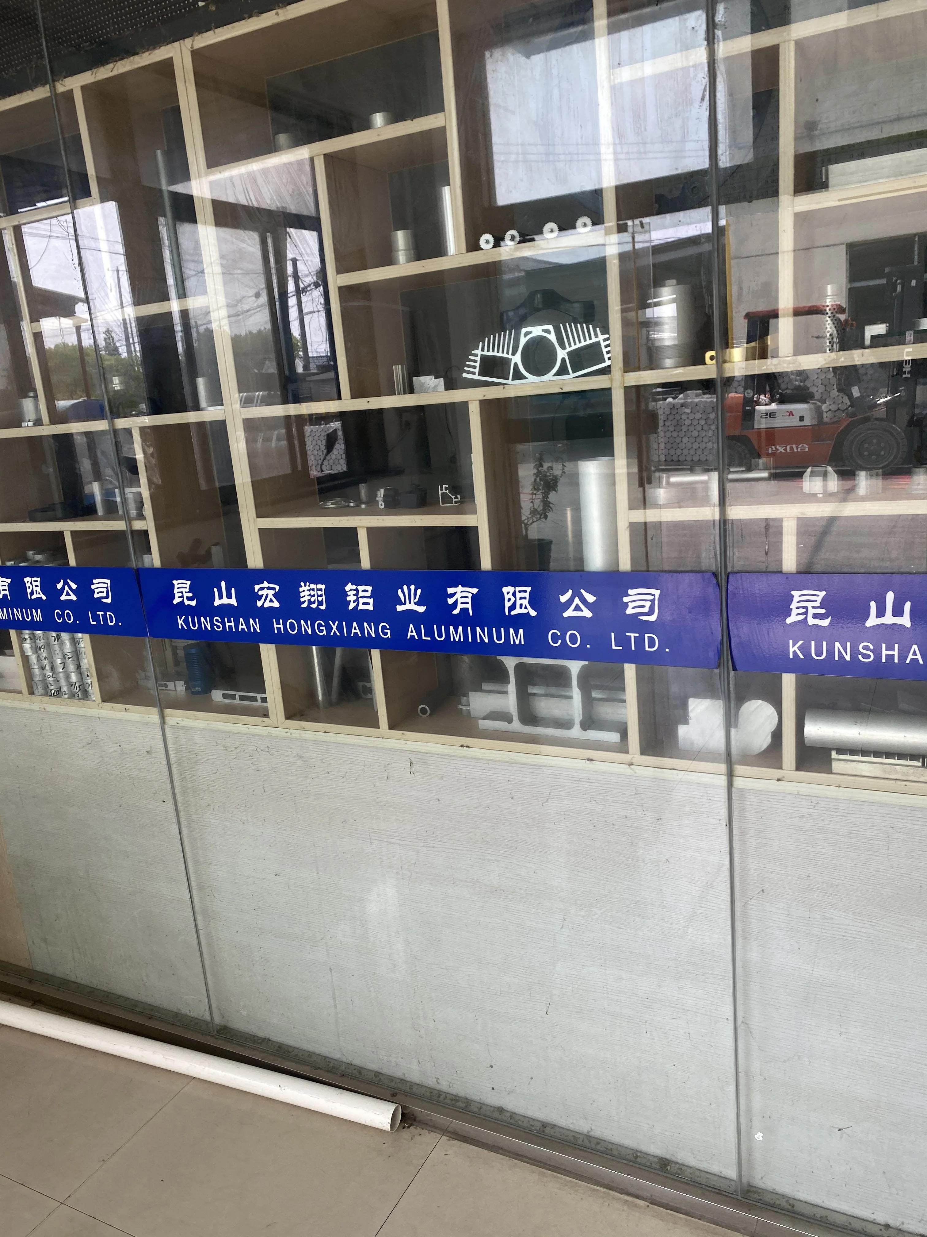 Высококачественный плоский/круглый стержень из экструдированного алюминия 2017/2014/2024