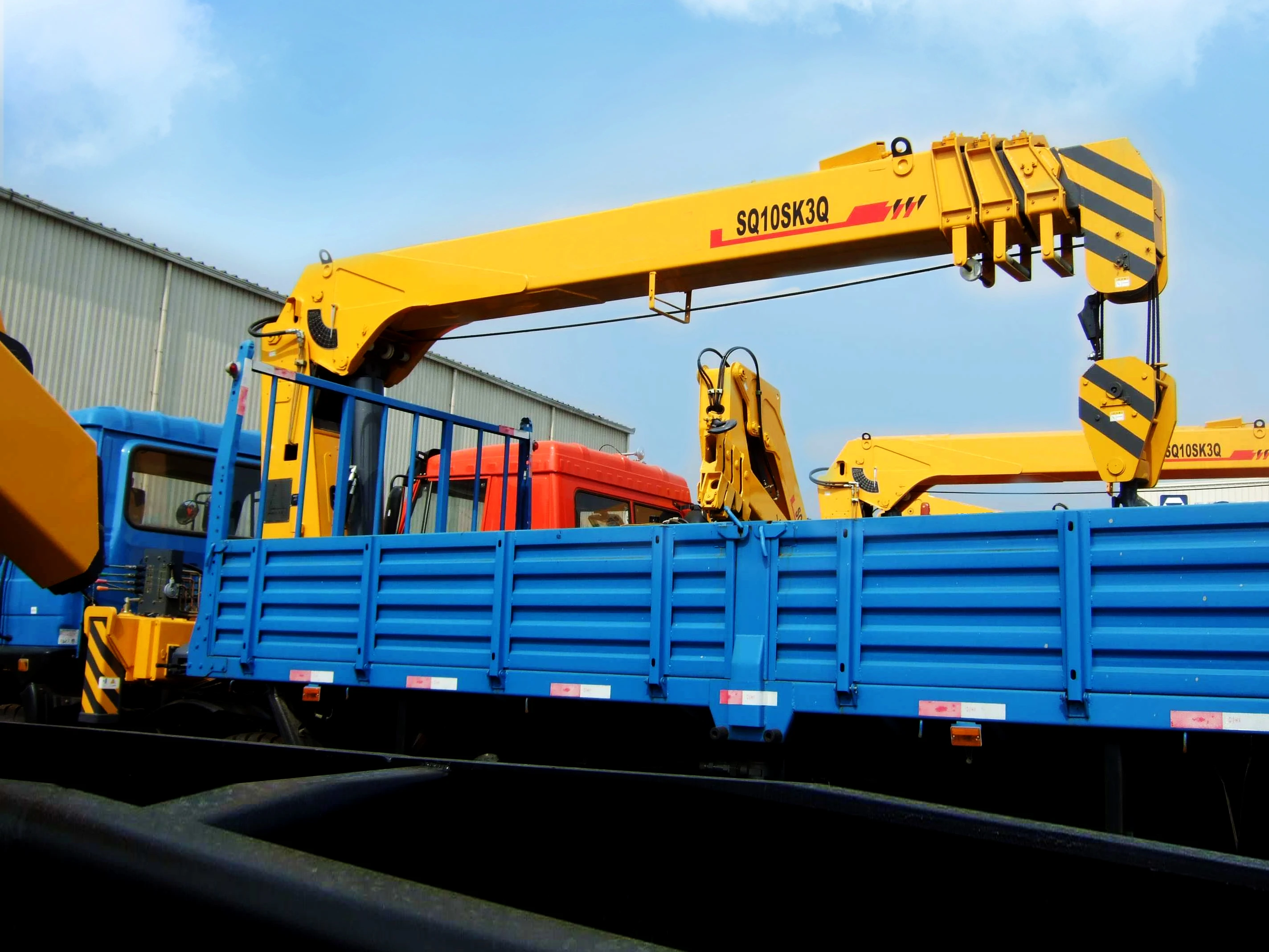SQ10SK3Q 10 Ton 8.5 T Unic Boom Truck Mounted Crane With Low Price