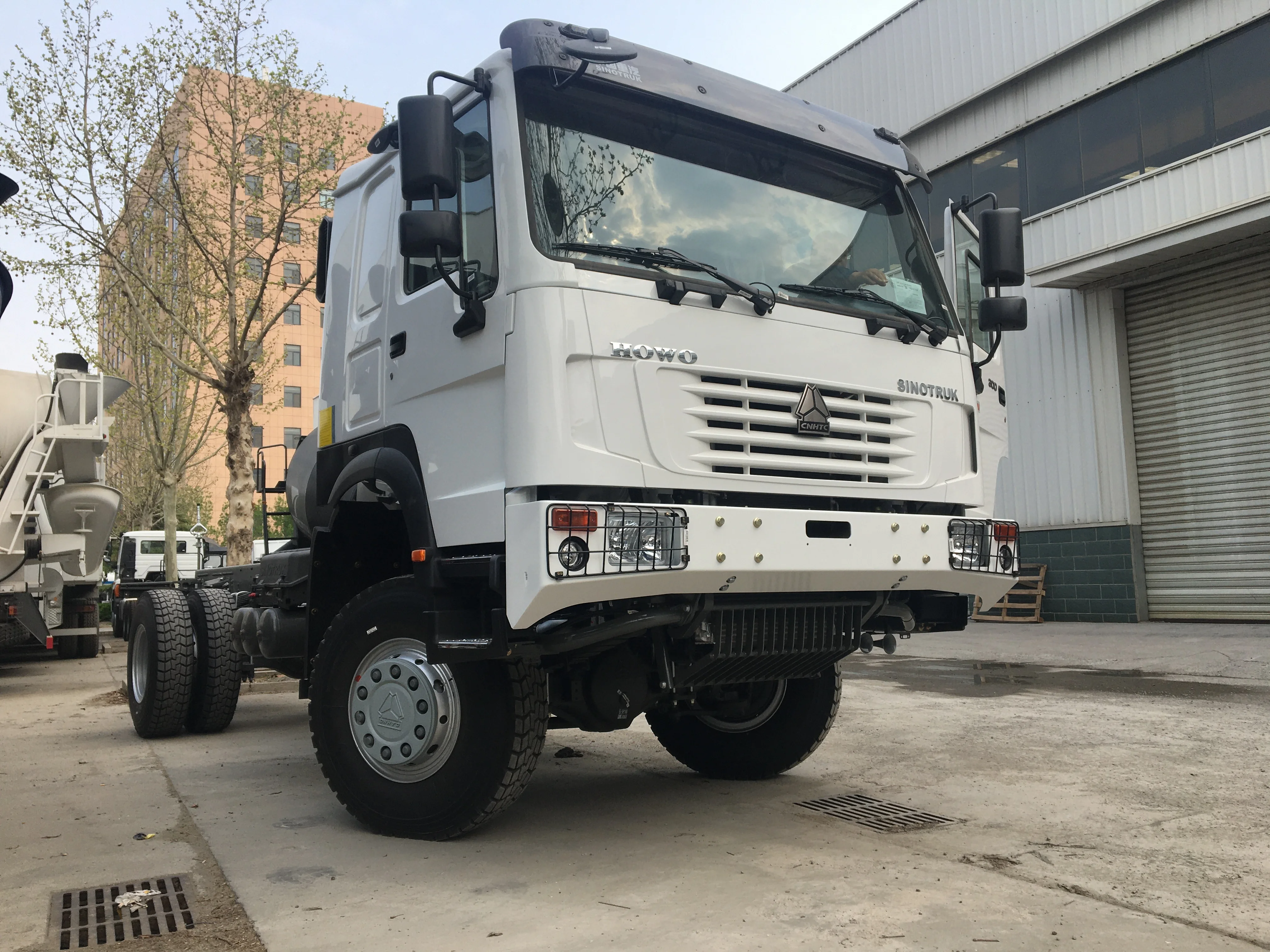 hot sale 300hp 20 ton SINOTRUK HOWO 4x4 all wheel drive howo 4x4 cargo truck