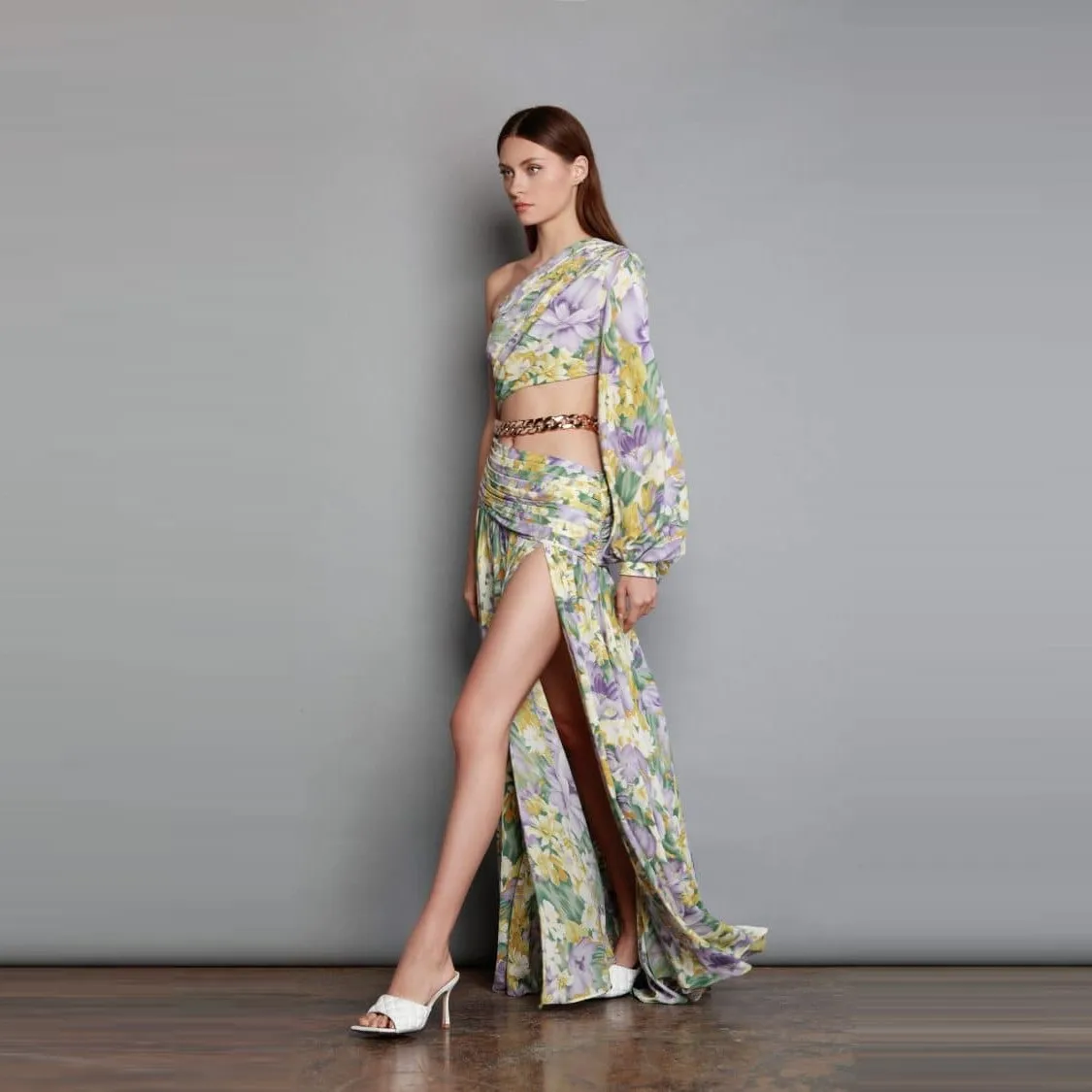 Summer new sexy fashion slanted shoulder pleated printed lantern sleeve dress hollow metal chain slit large skirt