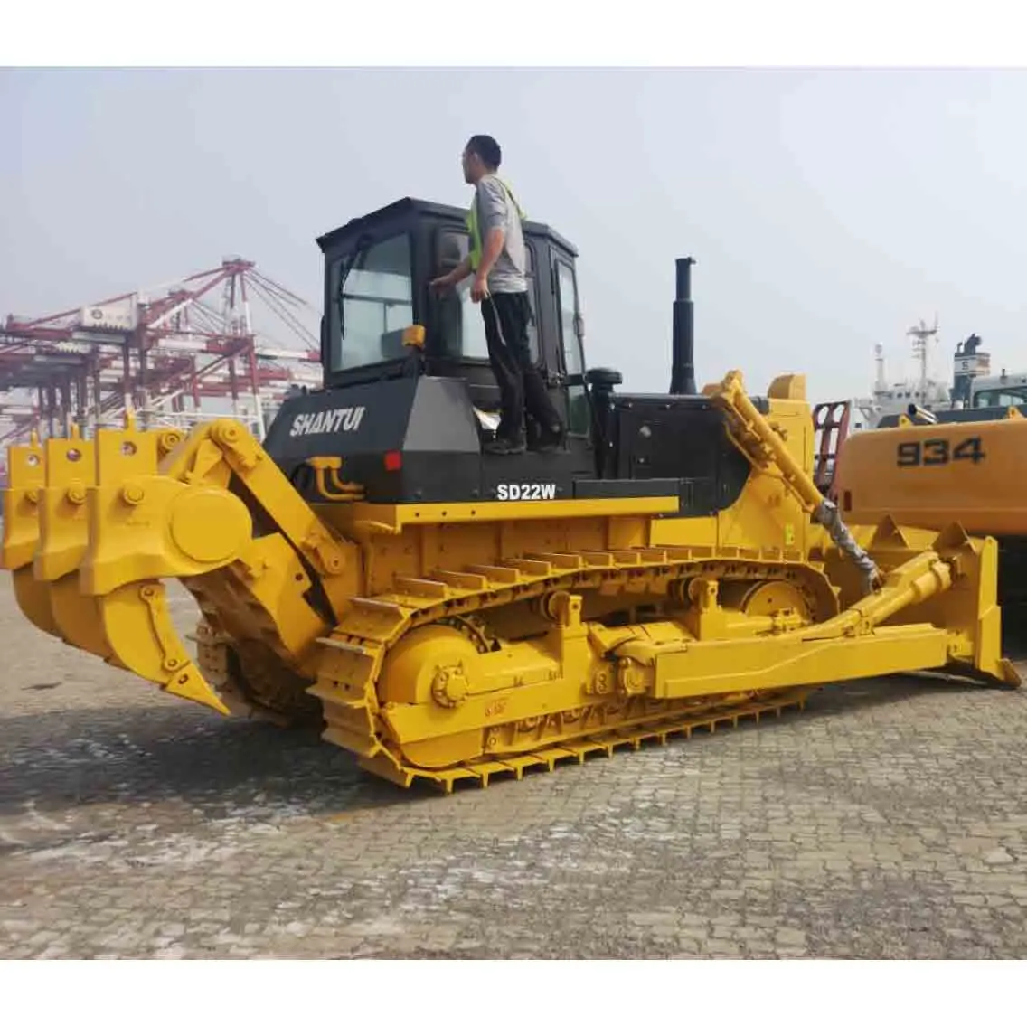 SHANTUI Medium Bulldozer SD16 SD17 SD22 SD24 SD26 in Stock