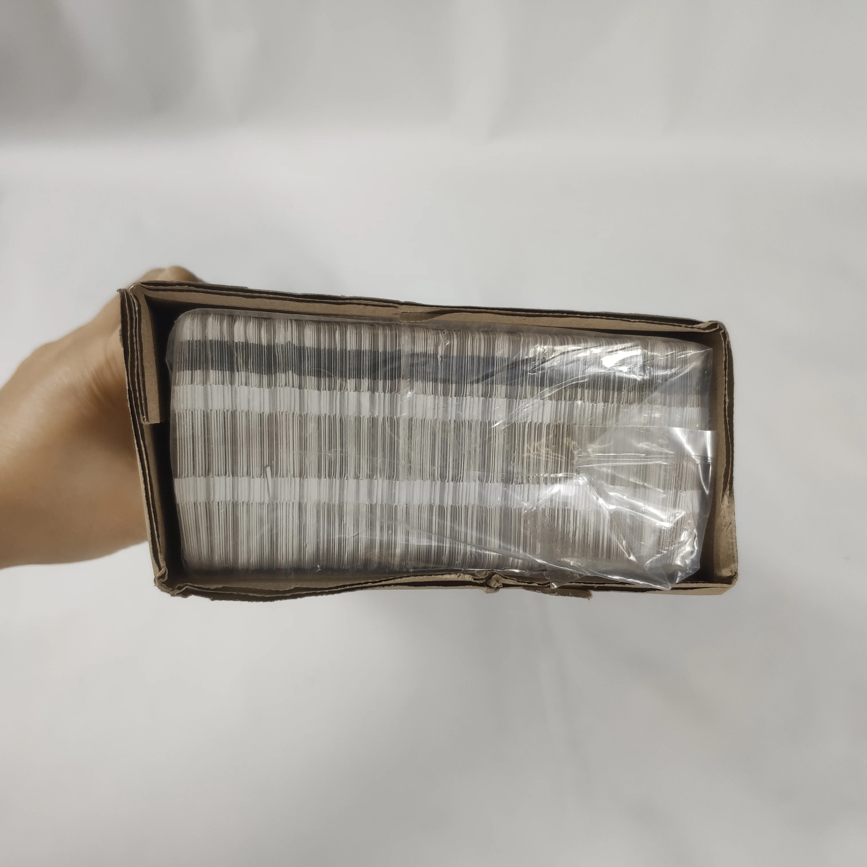 Fanfolding paper parking tickets with magnetic strip in CR80 size  thermal printable parking tickets with largest capacity