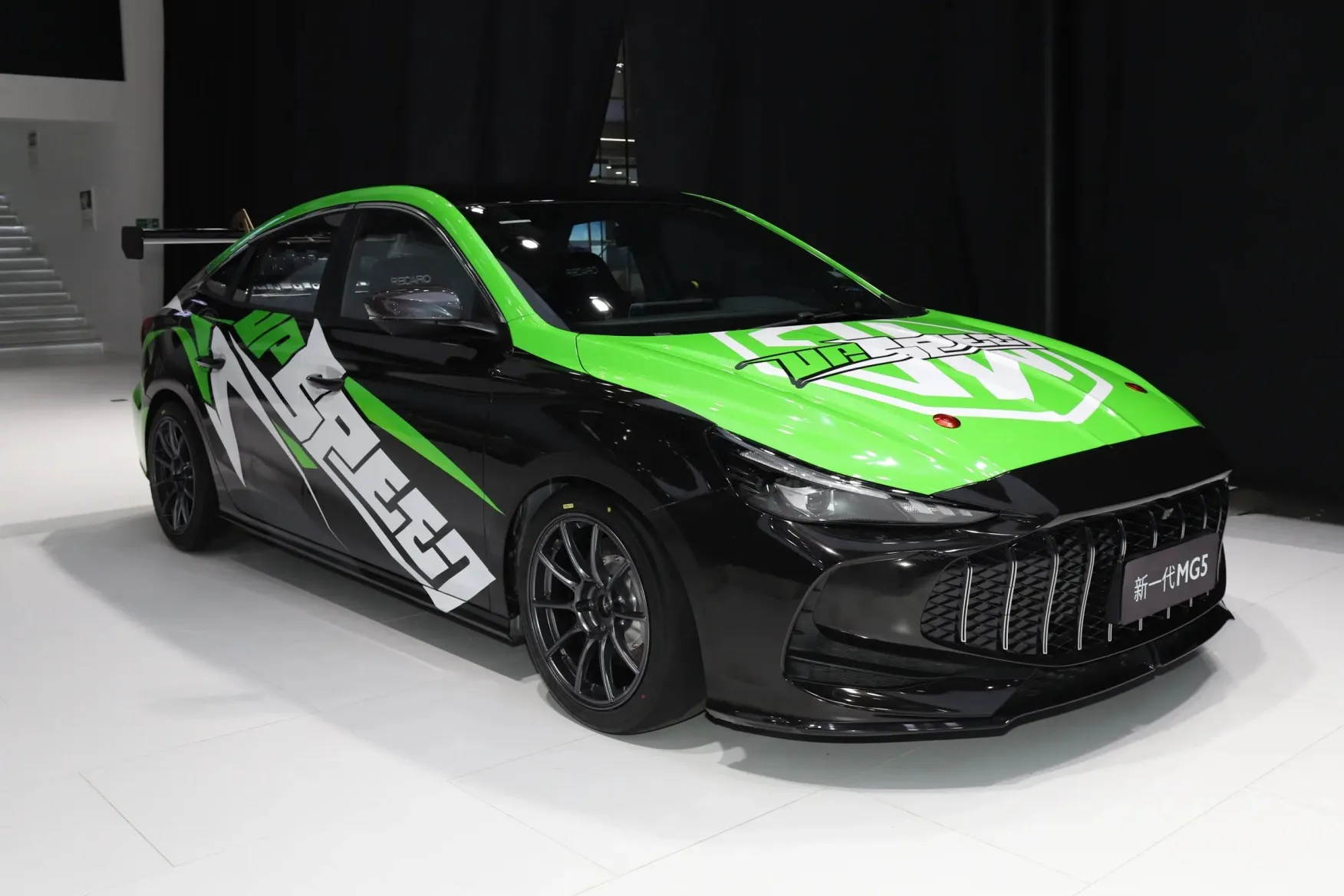 2025 MG5 глобальная ранняя версия 1.5L FWD CVT Новый энергетический седан рулевое управление безнаддувный двигатель