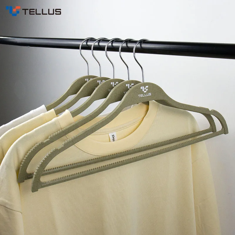 Best Reviewed Sustainable Hanger Green 100% Recycled Ocean Material Plastic Hanger with Notched Trouser Dress Pants Hanger Racks