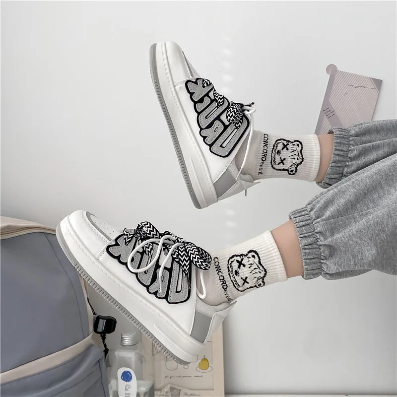 2022 new little white shoes for women with small niche design shoes