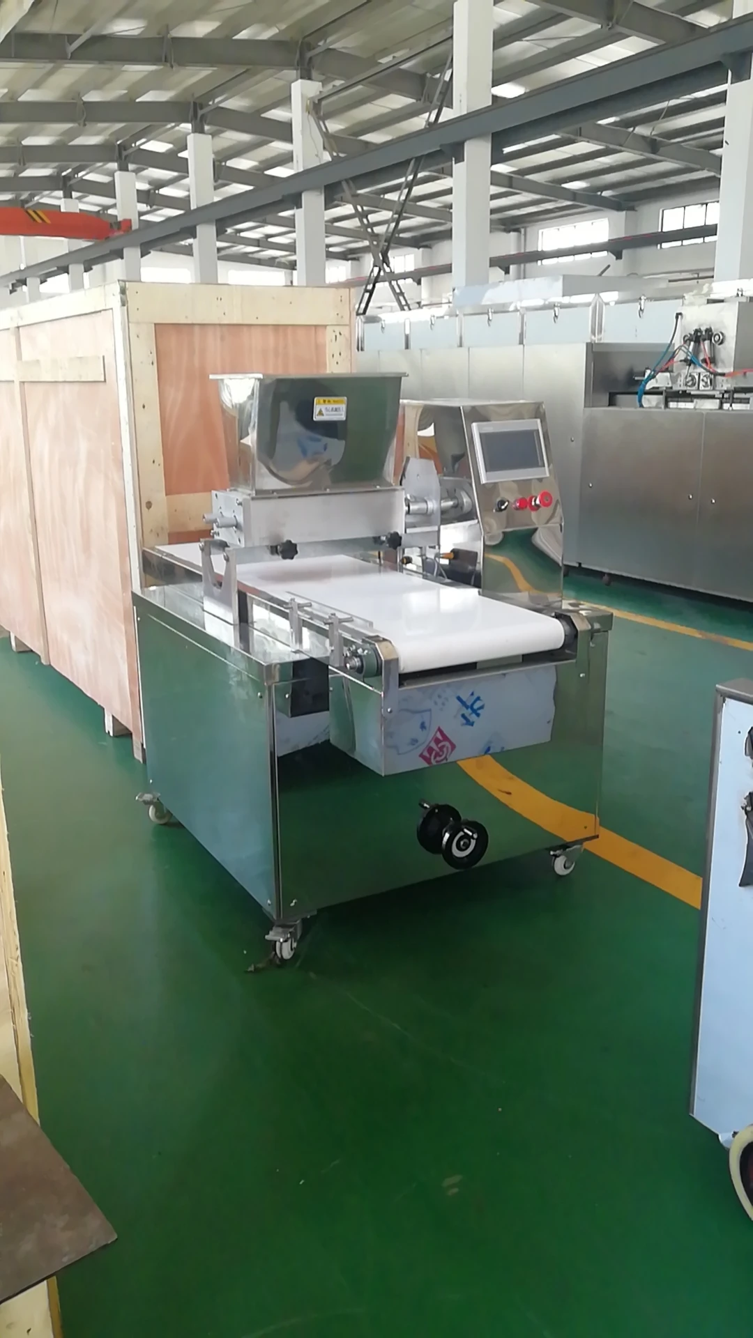 Paper cup cake muffin making machine / machines de fazer copito de muffins / muffin drop machine