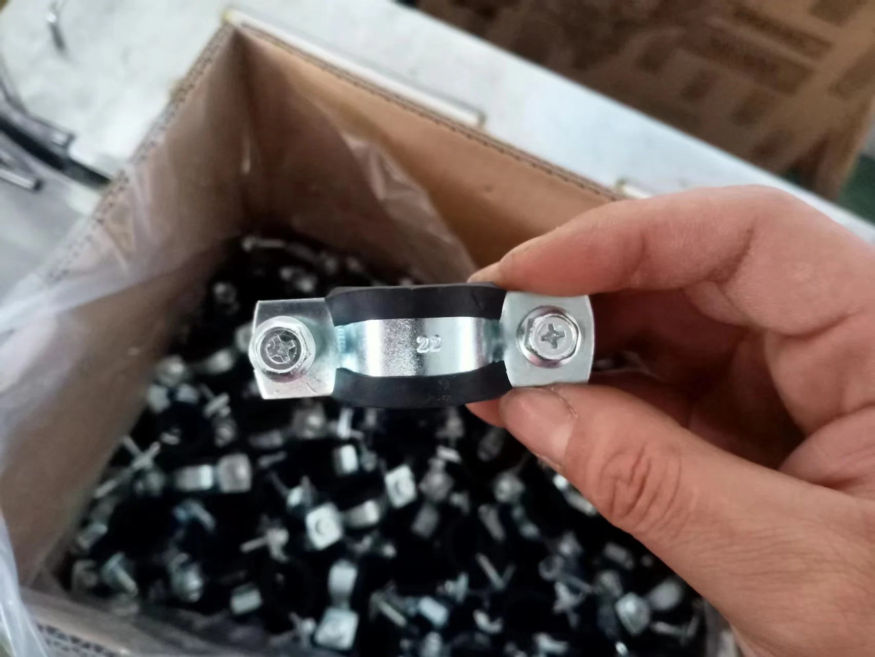 Tianjin High Quality All Stainless Steel Two Side Screw Heavy Duty Pipe Clamps With Epdm Rubber
