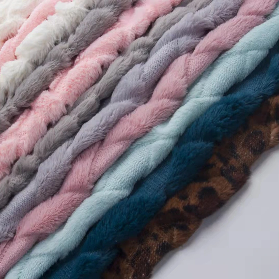 China Supplier 100% Polyester High Quality Soft PV Velvet Stripe Quilting Plush Fabric Velboa