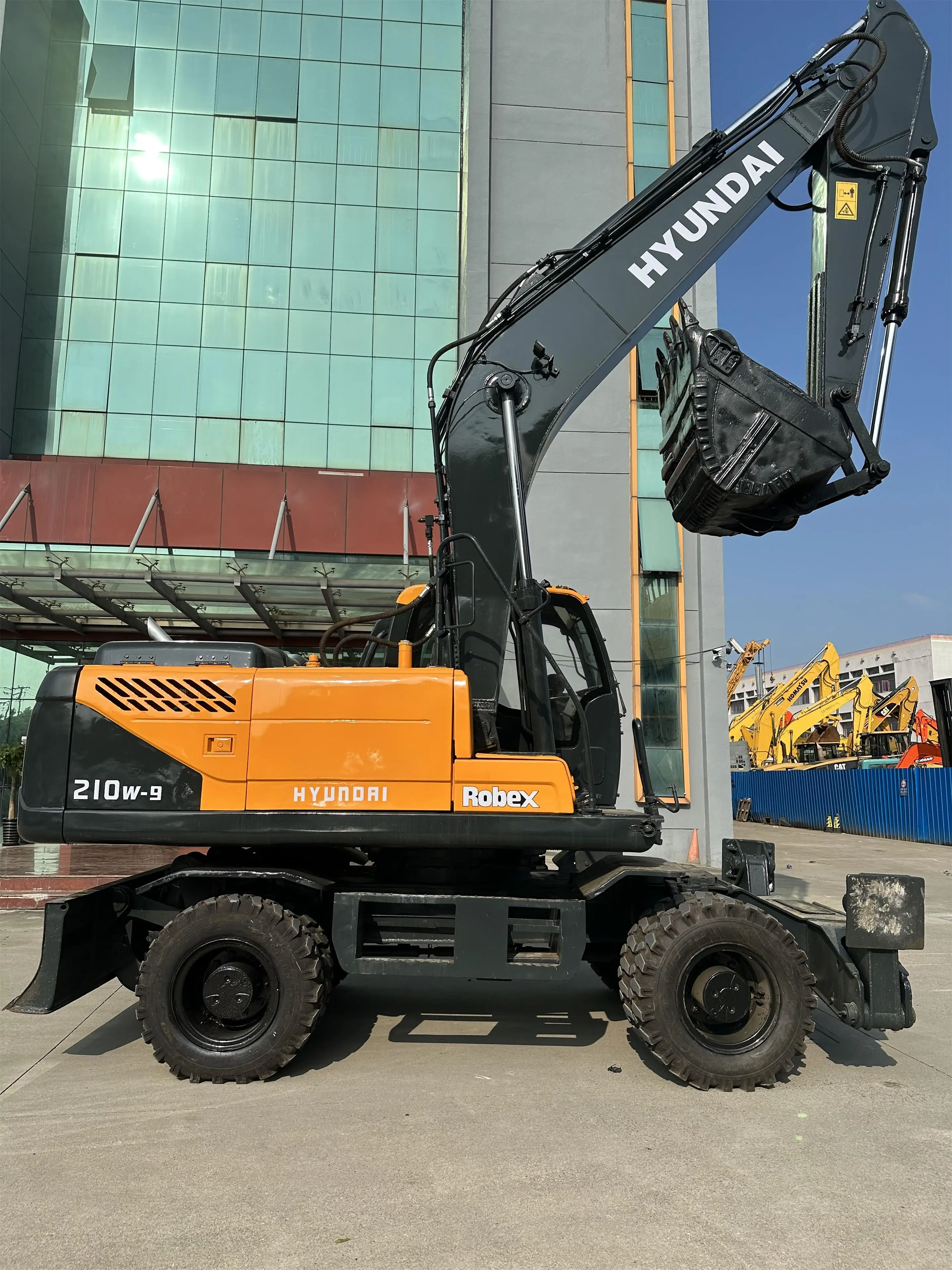Hyundai 210 wheel excavator 210w-9 excavators  Heavy machinery construction equipments for sale 210w with tires Korea used car