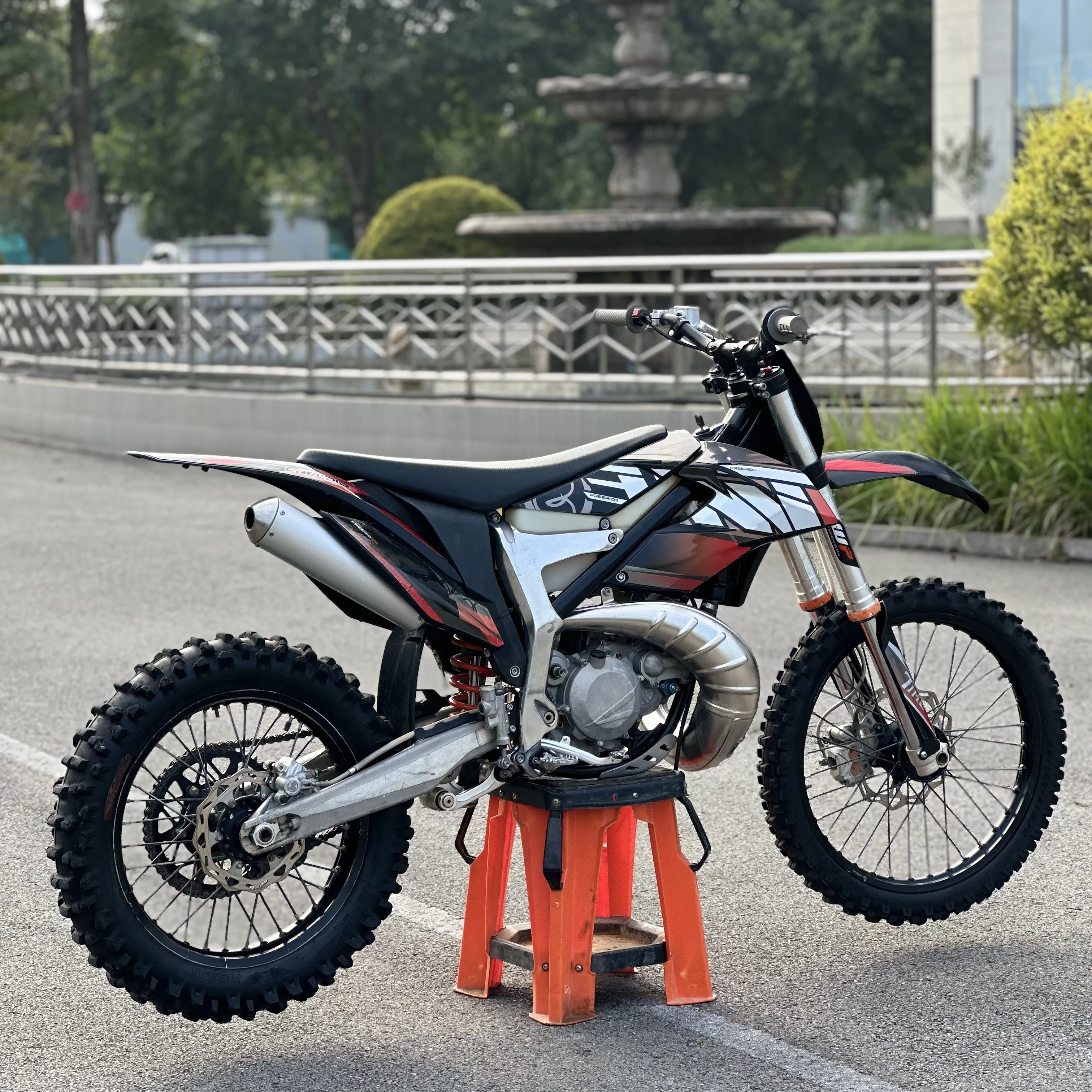 Superior Quality TIME 300CC Advanced Dirt Motocross Bike Off-Road Precision Motorcycle Made in China