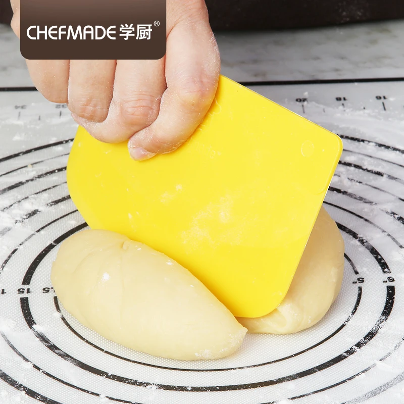 
CHEFMADE Kitchen Tool Food Grade Pp Yellow Non Stick Dough Cutter And Scraper for Baking and Cooking 